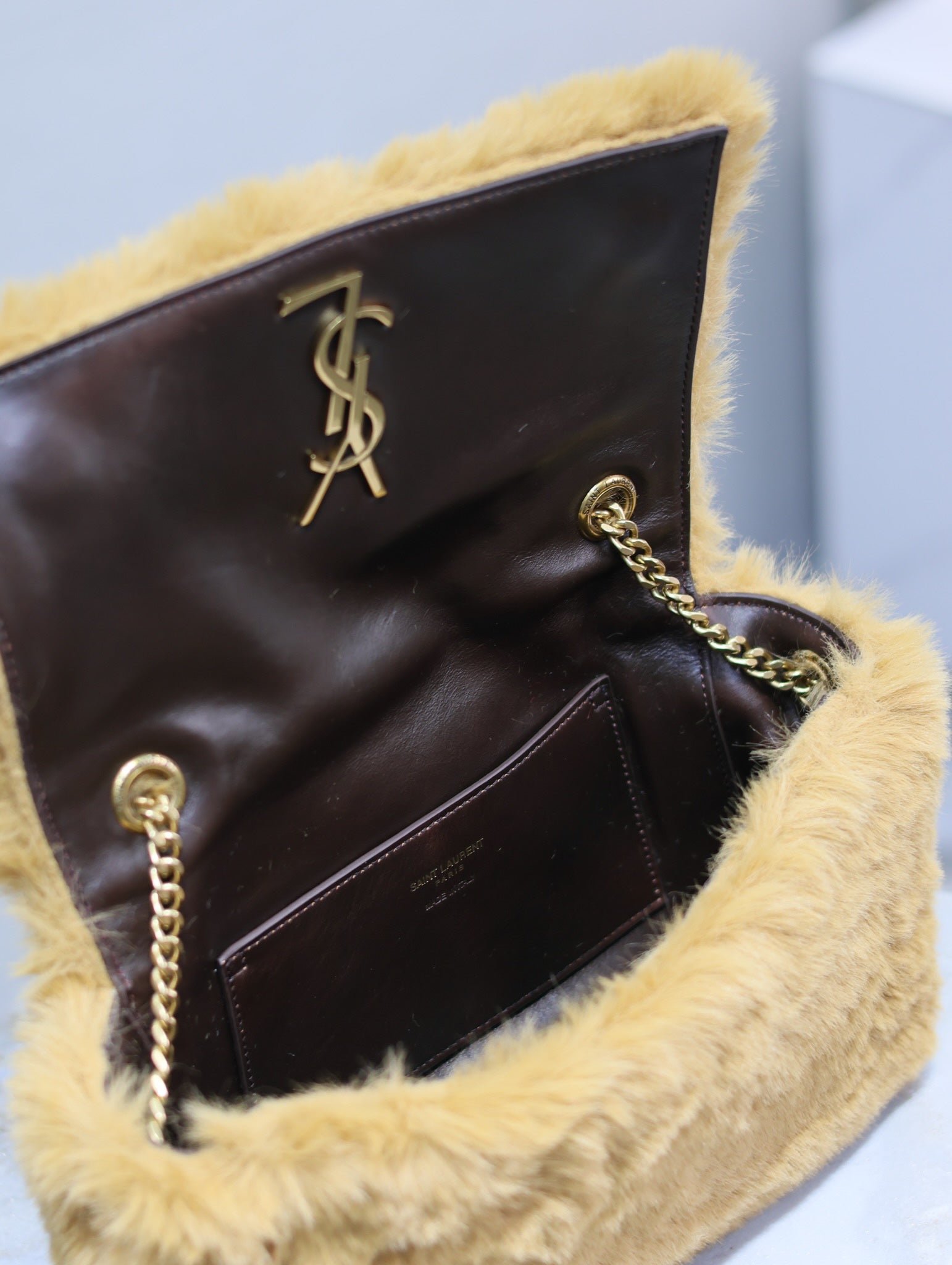 {Style No: NBKD3D2M} KATE SMALL BAG 22 IN PEANUT BROWN RABBIT FUR GOLD CHAIN - Image 5