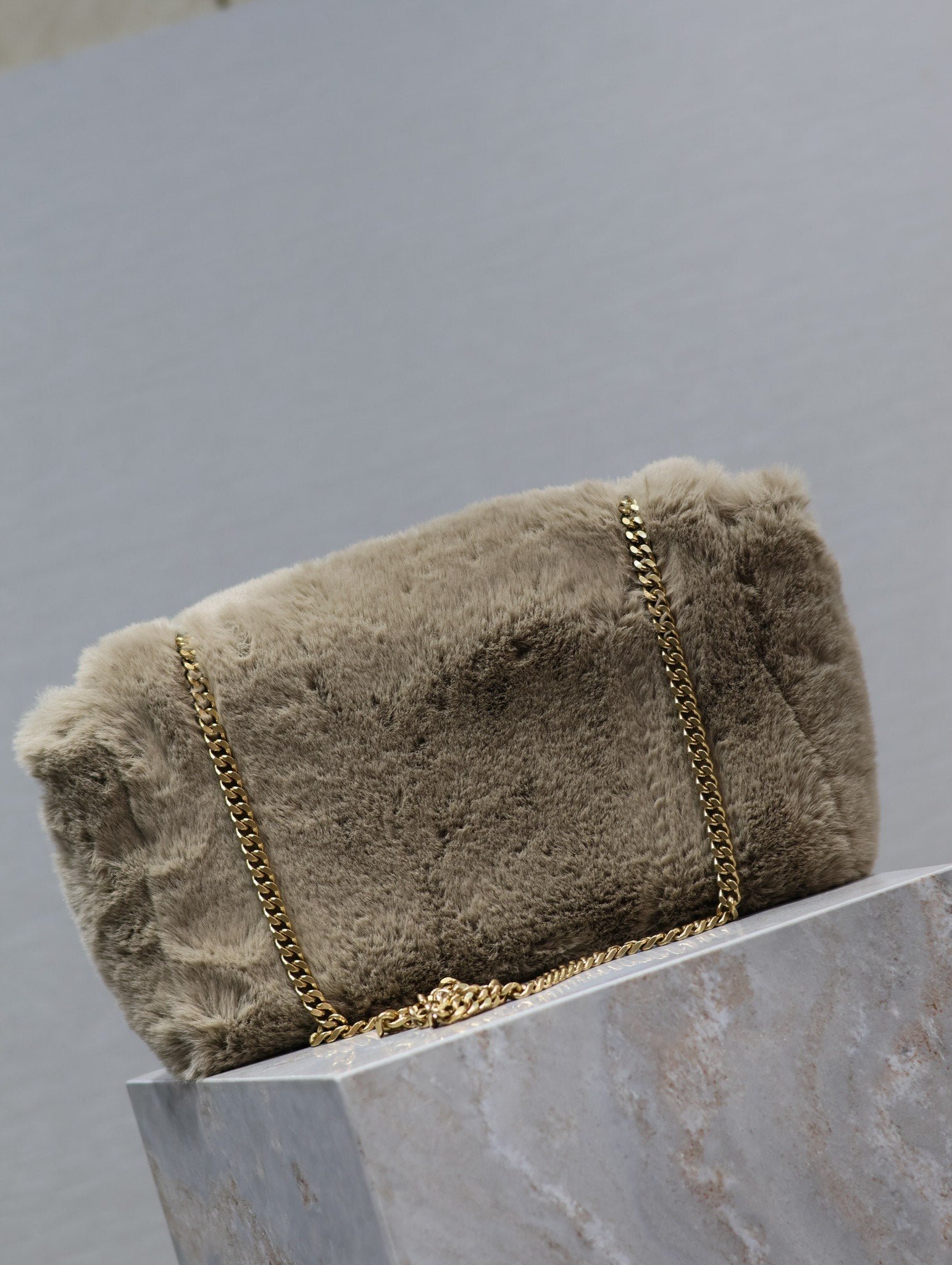 {Style No: Q9B7MH8I} KATE FLAP BAG 28 IN ECRU BEIGE RABBIT FUR GOLD CHAIN - Image 8