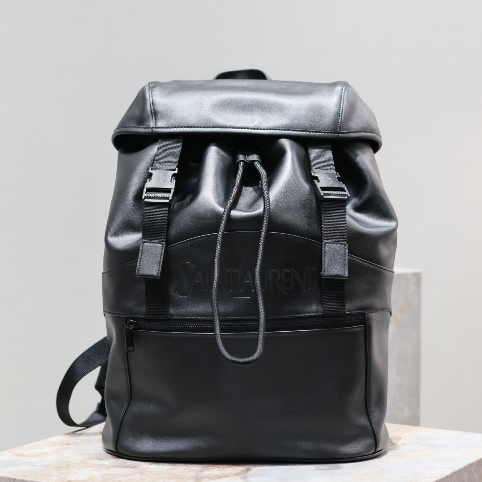 {Style No: K5UQFZUC} BACKPACK 45 IN BLACK CALFSKIN WITH EMBOSSED LOGO