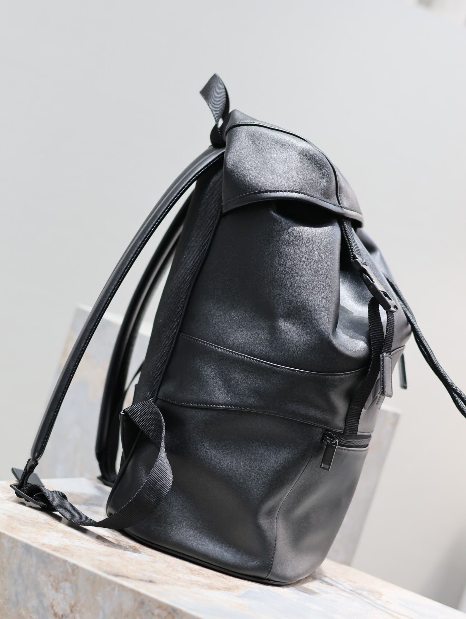{Style No: K5UQFZUC} BACKPACK 45 IN BLACK CALFSKIN WITH EMBOSSED LOGO - Image 3