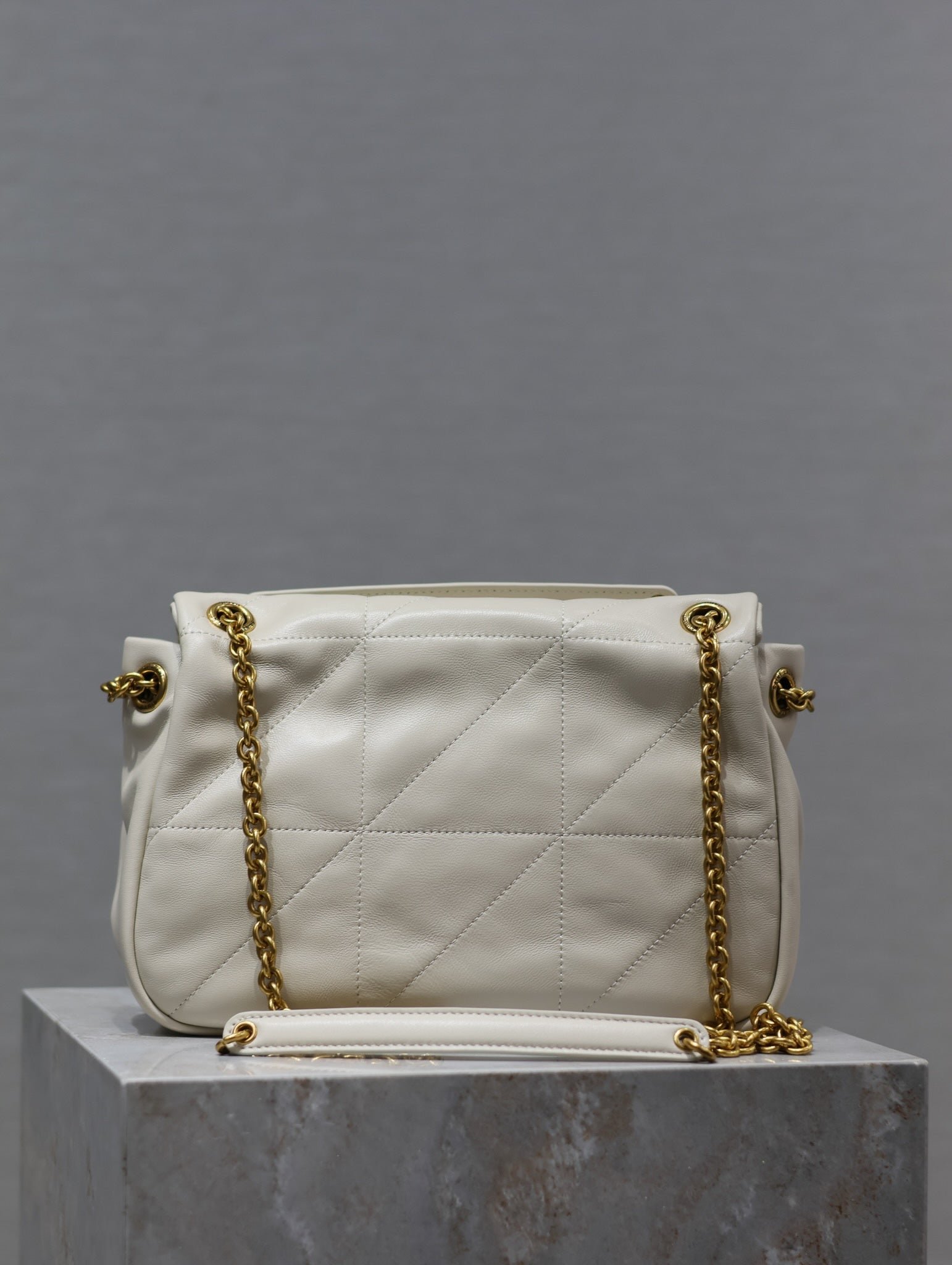 {Style No: 6S6CTH7O} JAMIE 4.3 SMALL BAG 25 IN WHITE LAMBSKIN GOLD HARDWARE - Image 4