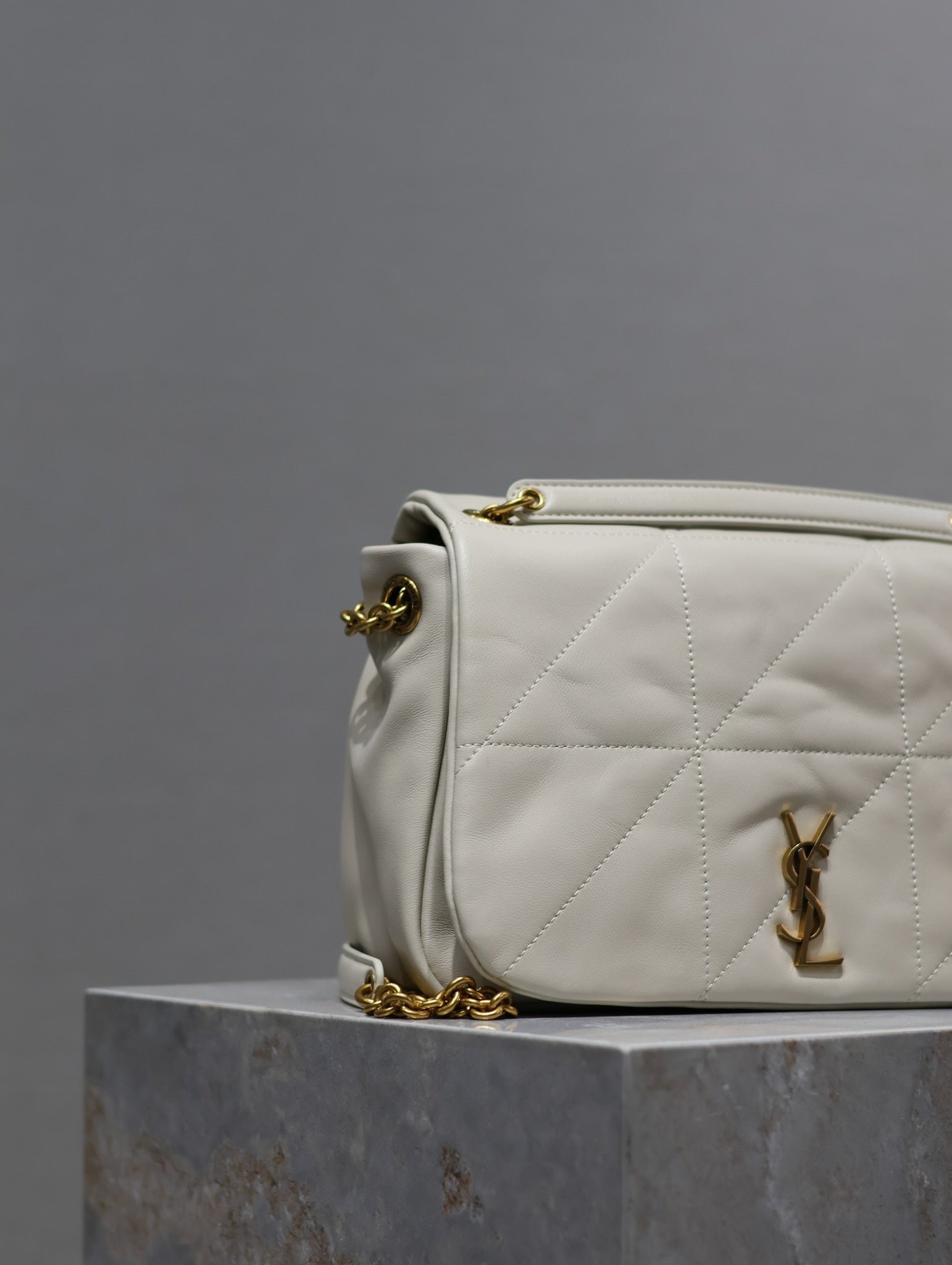{Style No: 6S6CTH7O} JAMIE 4.3 SMALL BAG 25 IN WHITE LAMBSKIN GOLD HARDWARE - Image 2