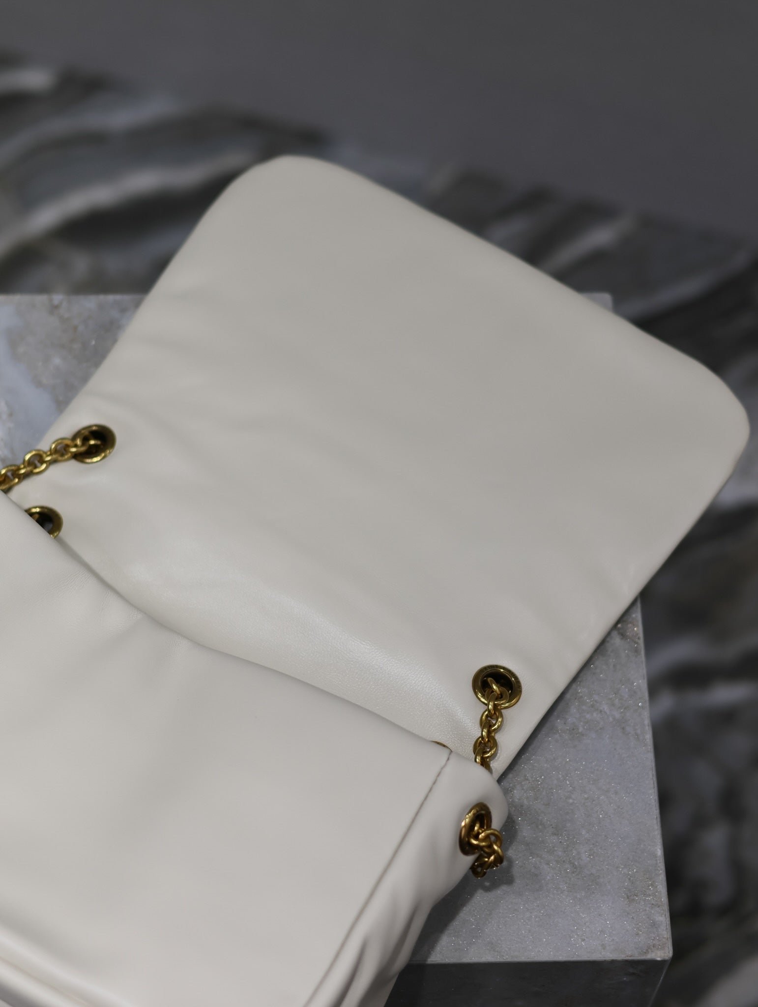 {Style No: 6S6CTH7O} JAMIE 4.3 SMALL BAG 25 IN WHITE LAMBSKIN GOLD HARDWARE - Image 8