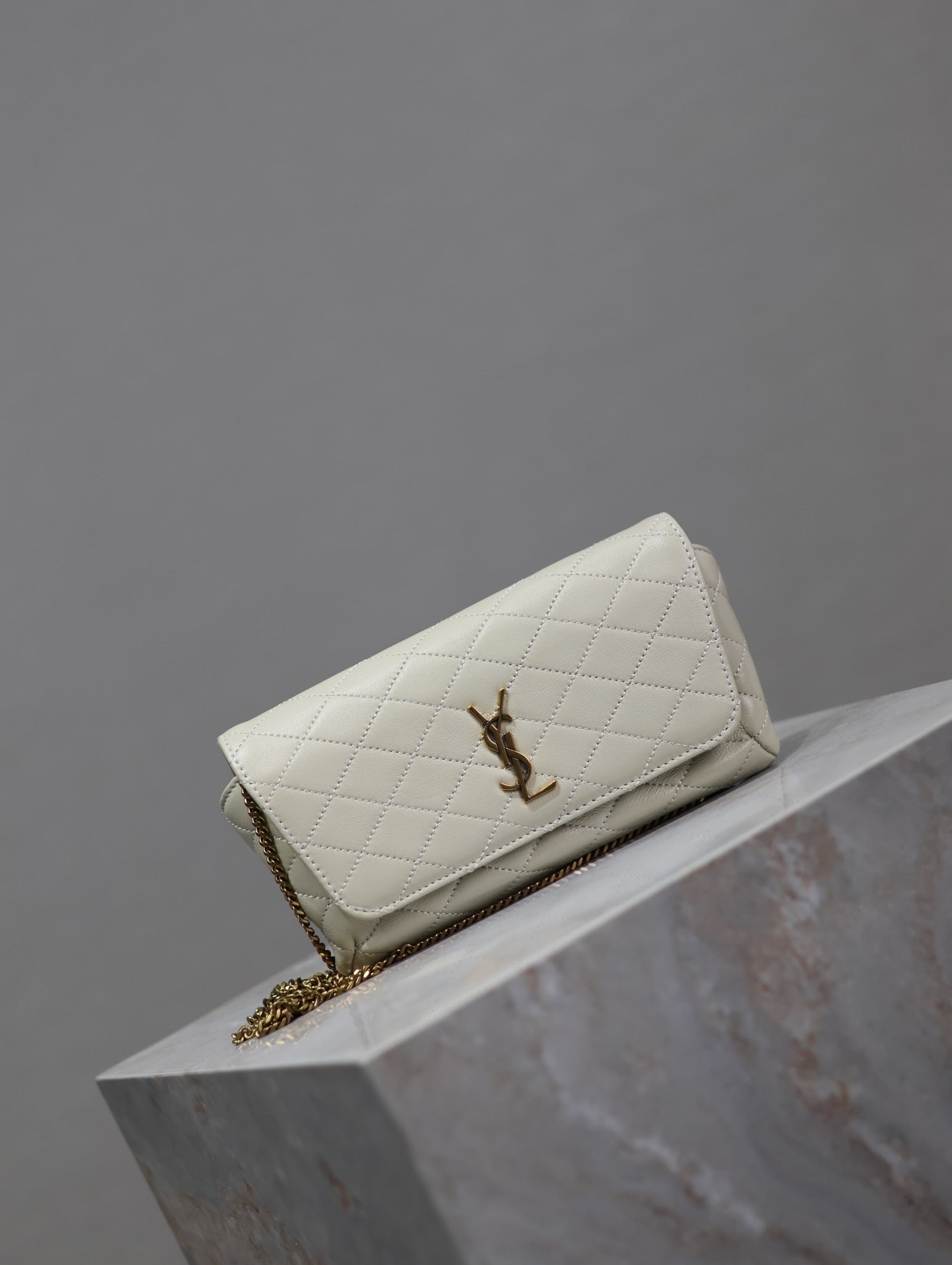 {Style No: 6BJVYA8J} YSL 25S SAINT LAURENT GABY 19 IN BLANC VINTAGE QUILTED CALFSKIN GOLD HARDWARE - Image 7