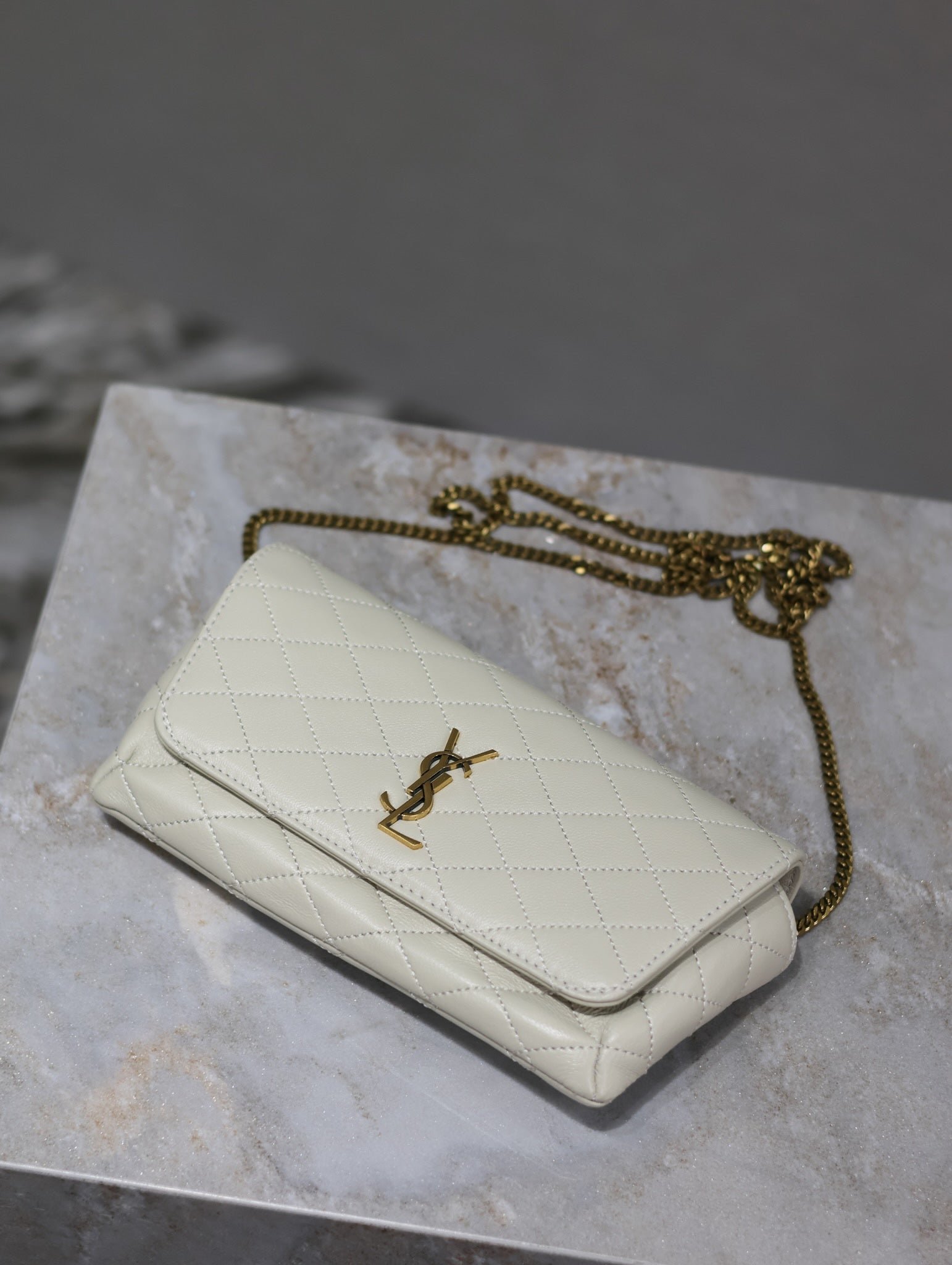{Style No: 6BJVYA8J} YSL 25S SAINT LAURENT GABY 19 IN BLANC VINTAGE QUILTED CALFSKIN GOLD HARDWARE - Image 6