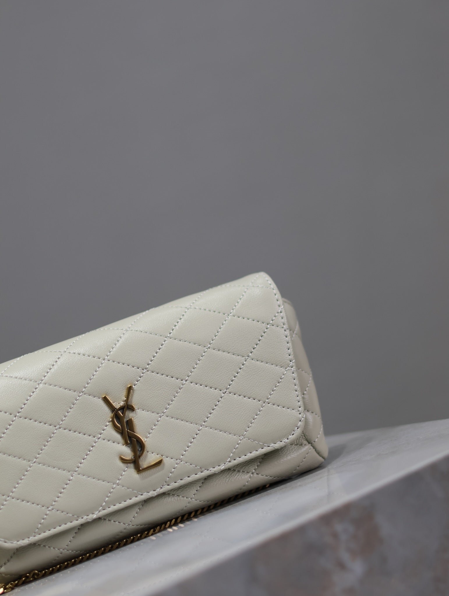 {Style No: 6BJVYA8J} YSL 25S SAINT LAURENT GABY 19 IN BLANC VINTAGE QUILTED CALFSKIN GOLD HARDWARE - Image 9