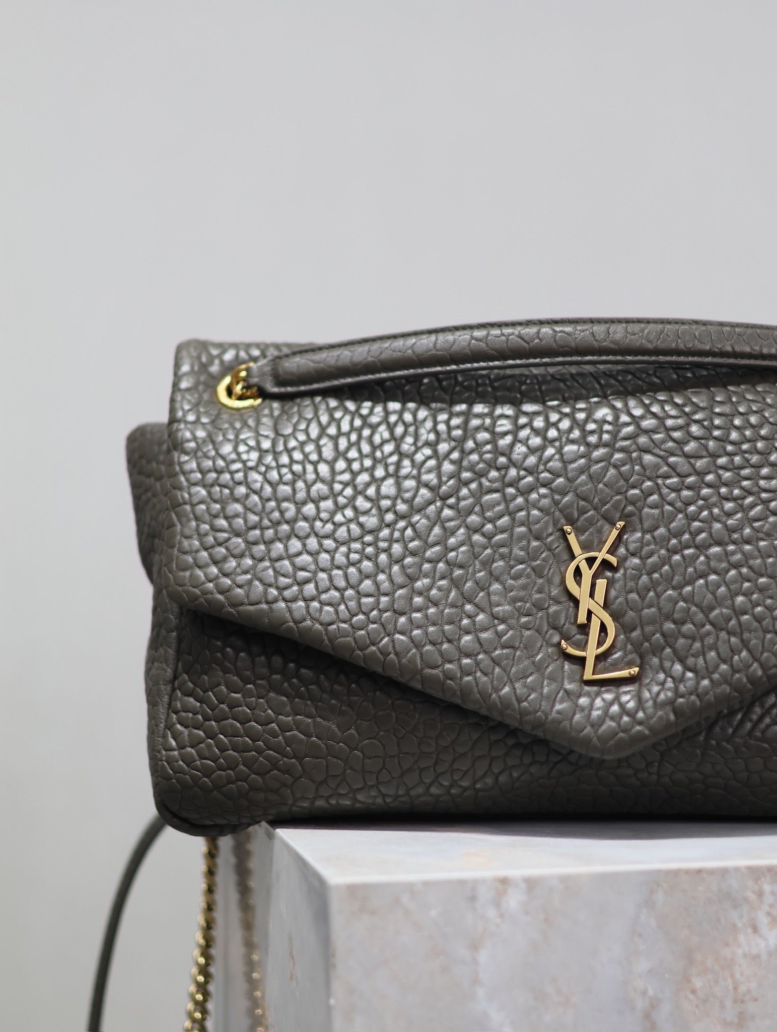 {Style No: 9NSLYULF} YSL 25S CALYPSO BAG 38 IN ARMY GREEN GRAINED LAMBSKIN GOLD HARDWRE - Image 6