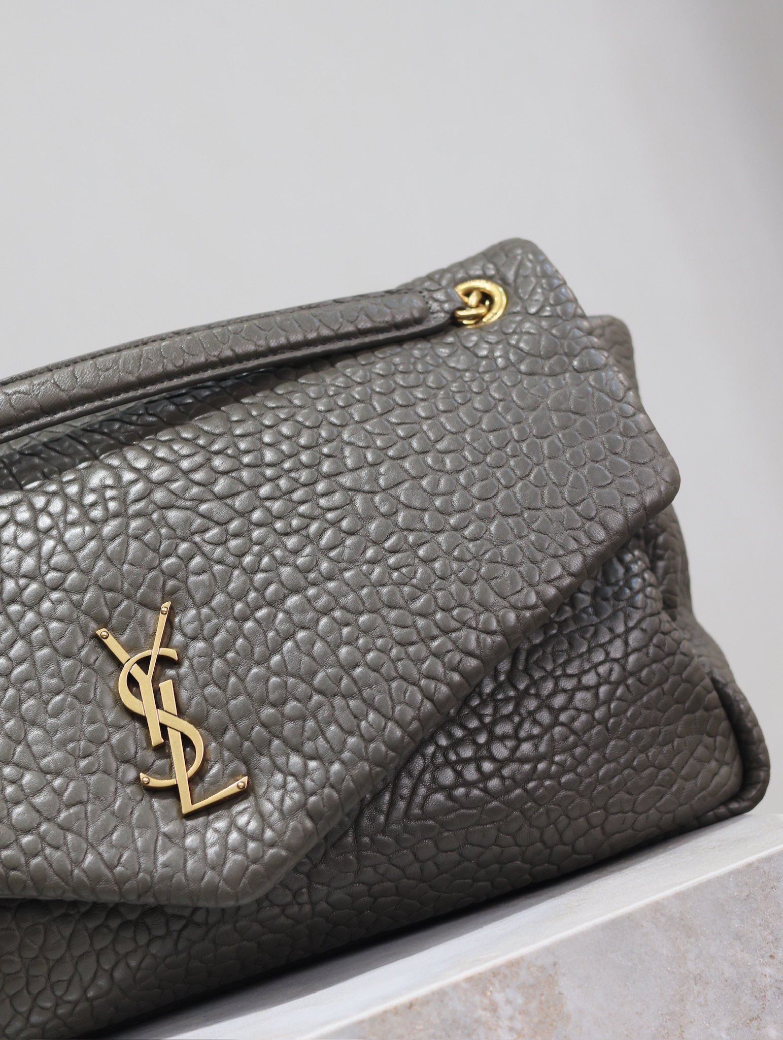 {Style No: 9NSLYULF} YSL 25S CALYPSO BAG 38 IN ARMY GREEN GRAINED LAMBSKIN GOLD HARDWRE - Image 3