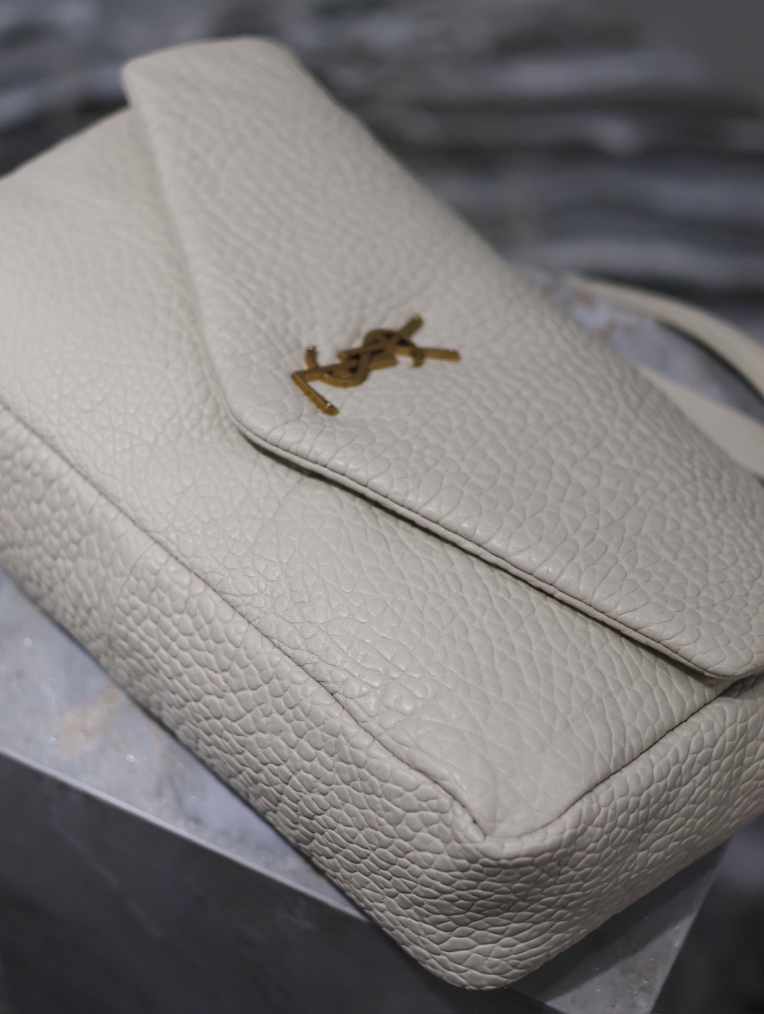 {Style No: ZD2LZYUS} CALYPSO BAG 35 IN WHITE LAMBSKIN GOLD HARDWARE - Image 3
