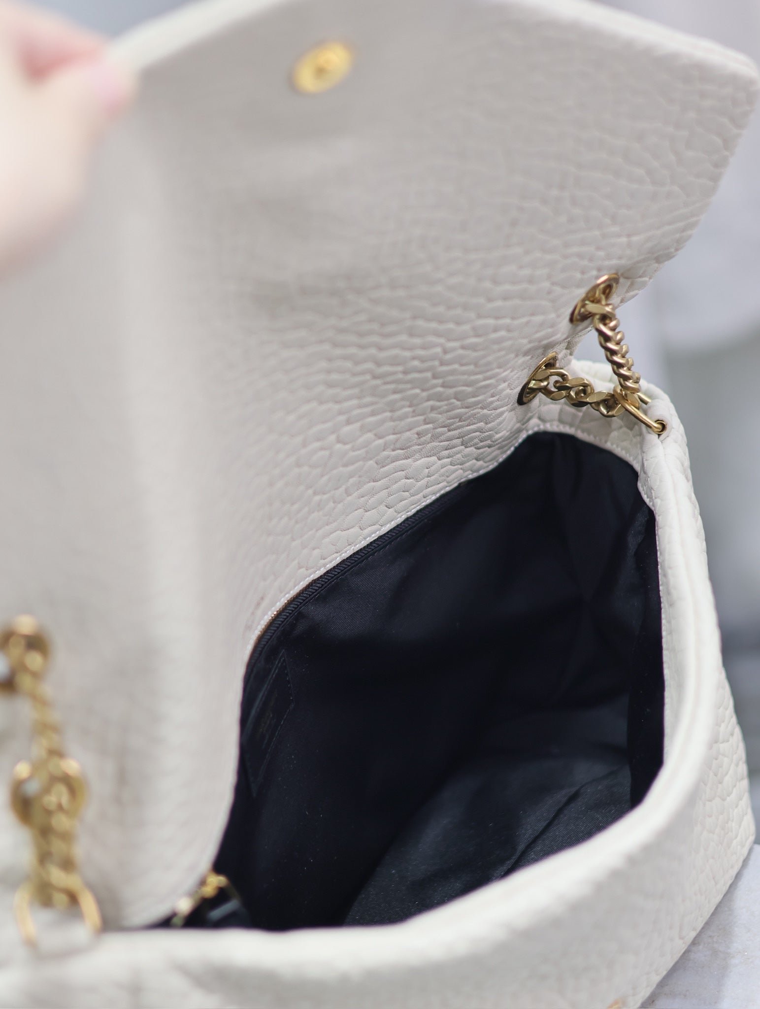 {Style No: ZD2LZYUS} CALYPSO BAG 35 IN WHITE LAMBSKIN GOLD HARDWARE - Image 4