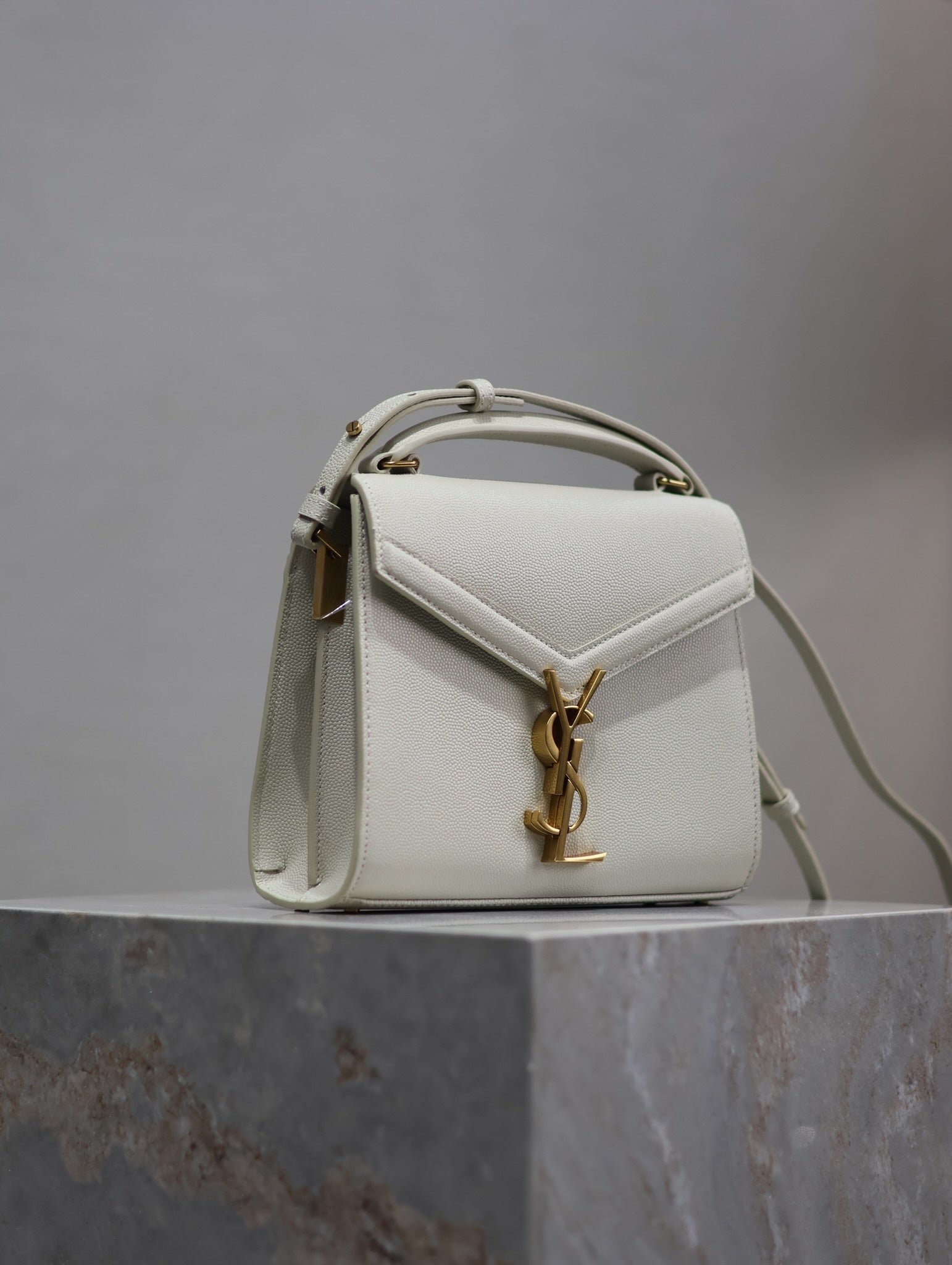 {Style No: 4LKE2HB3} CASSANDRA MINI TOP HANDLE BAG 20 IN WHITE CALFSKIN GOLD HARDWARE - Image 3