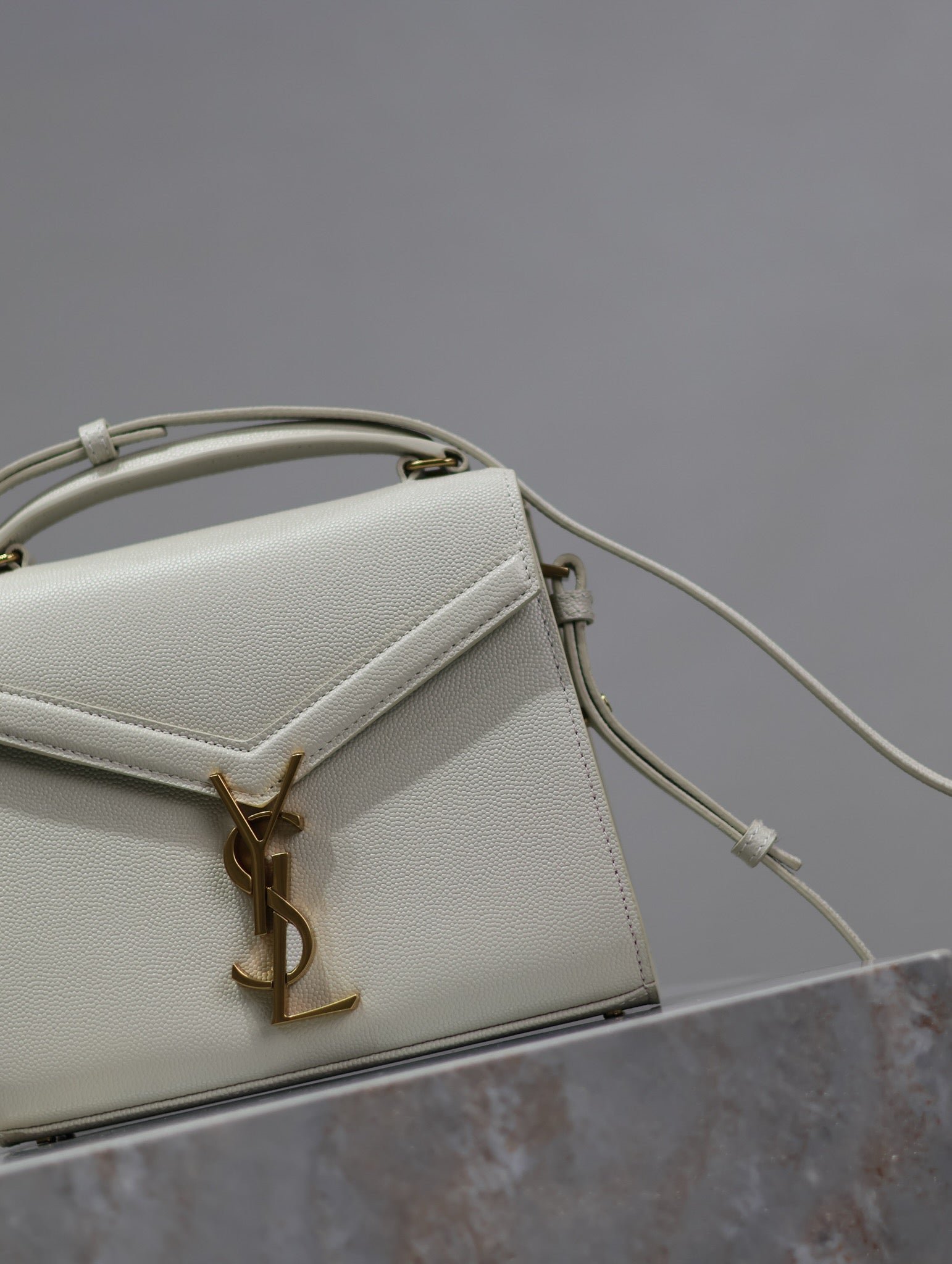 {Style No: 4LKE2HB3} CASSANDRA MINI TOP HANDLE BAG 20 IN WHITE CALFSKIN GOLD HARDWARE - Image 4