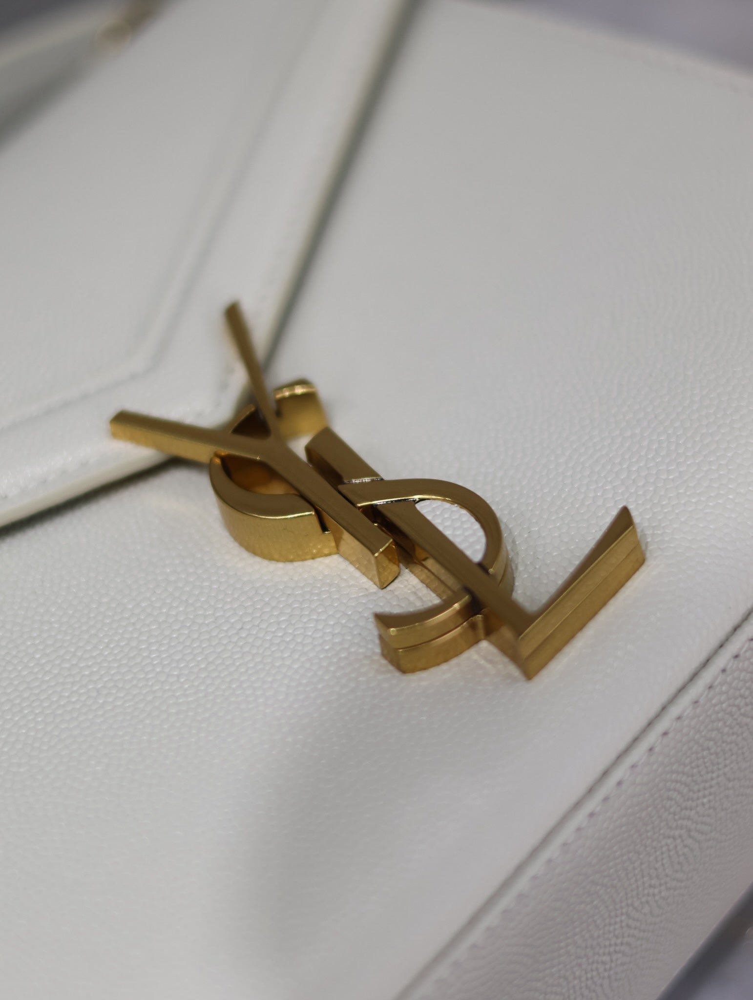 {Style No: 4LKE2HB3} CASSANDRA MINI TOP HANDLE BAG 20 IN WHITE CALFSKIN GOLD HARDWARE - Image 6
