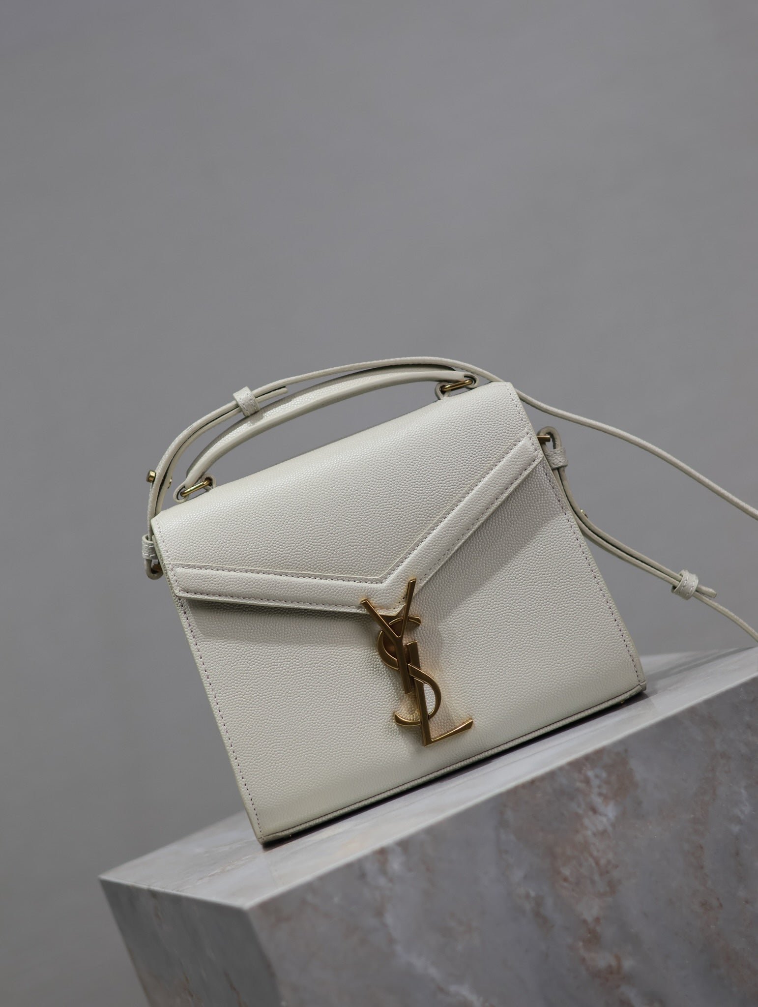 {Style No: 4LKE2HB3} CASSANDRA MINI TOP HANDLE BAG 20 IN WHITE CALFSKIN GOLD HARDWARE - Image 7