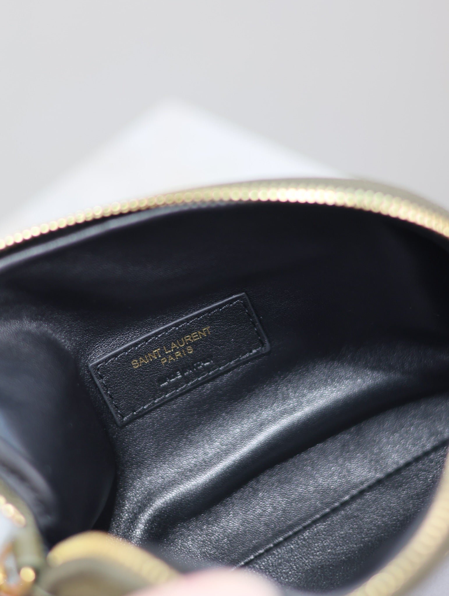 {Style No: BWOMNQEX} GABY ZIPPED POUCH 19 IN UNIFORM GREEN QUILTED LAMBSKIN GOLD HARDWARE - Image 7
