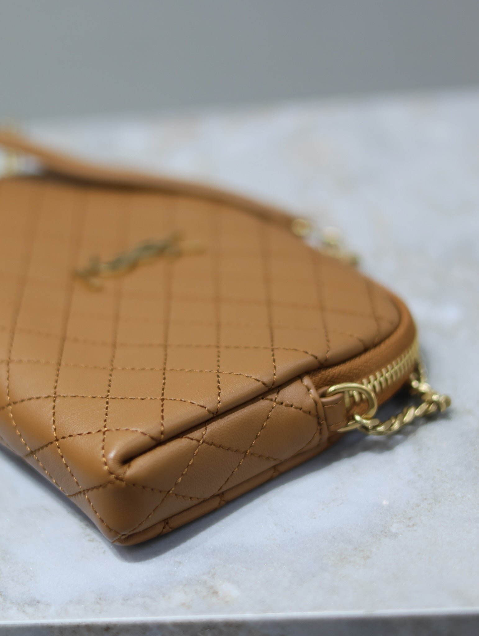 {Style No: V64993OZ} GABY ZIPPED POUCH 19 IN CARAMEL BROWN QUILTED LAMBSKIN GOLD HARDWARE - Image 6