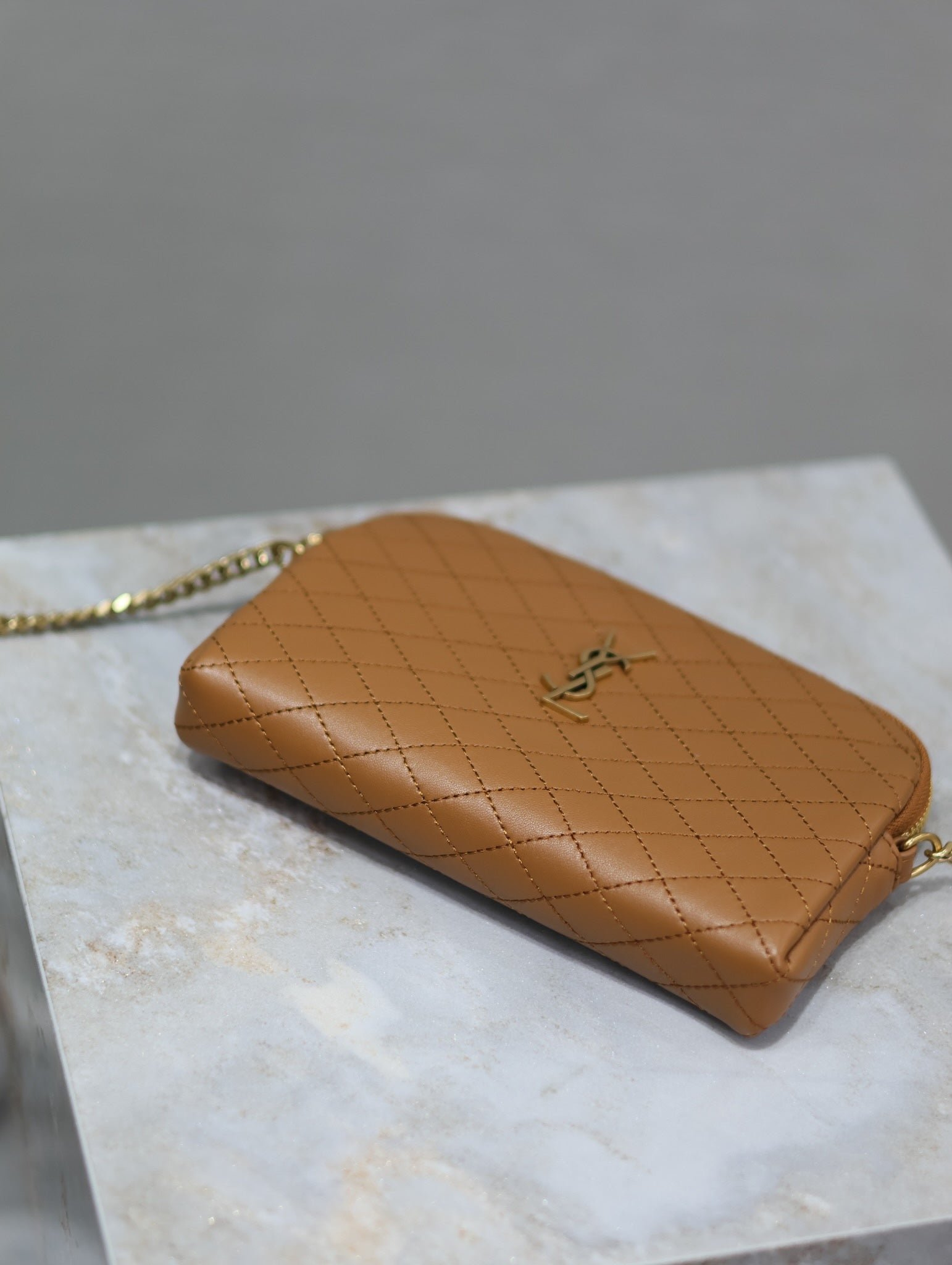 {Style No: V64993OZ} GABY ZIPPED POUCH 19 IN CARAMEL BROWN QUILTED LAMBSKIN GOLD HARDWARE - Image 7