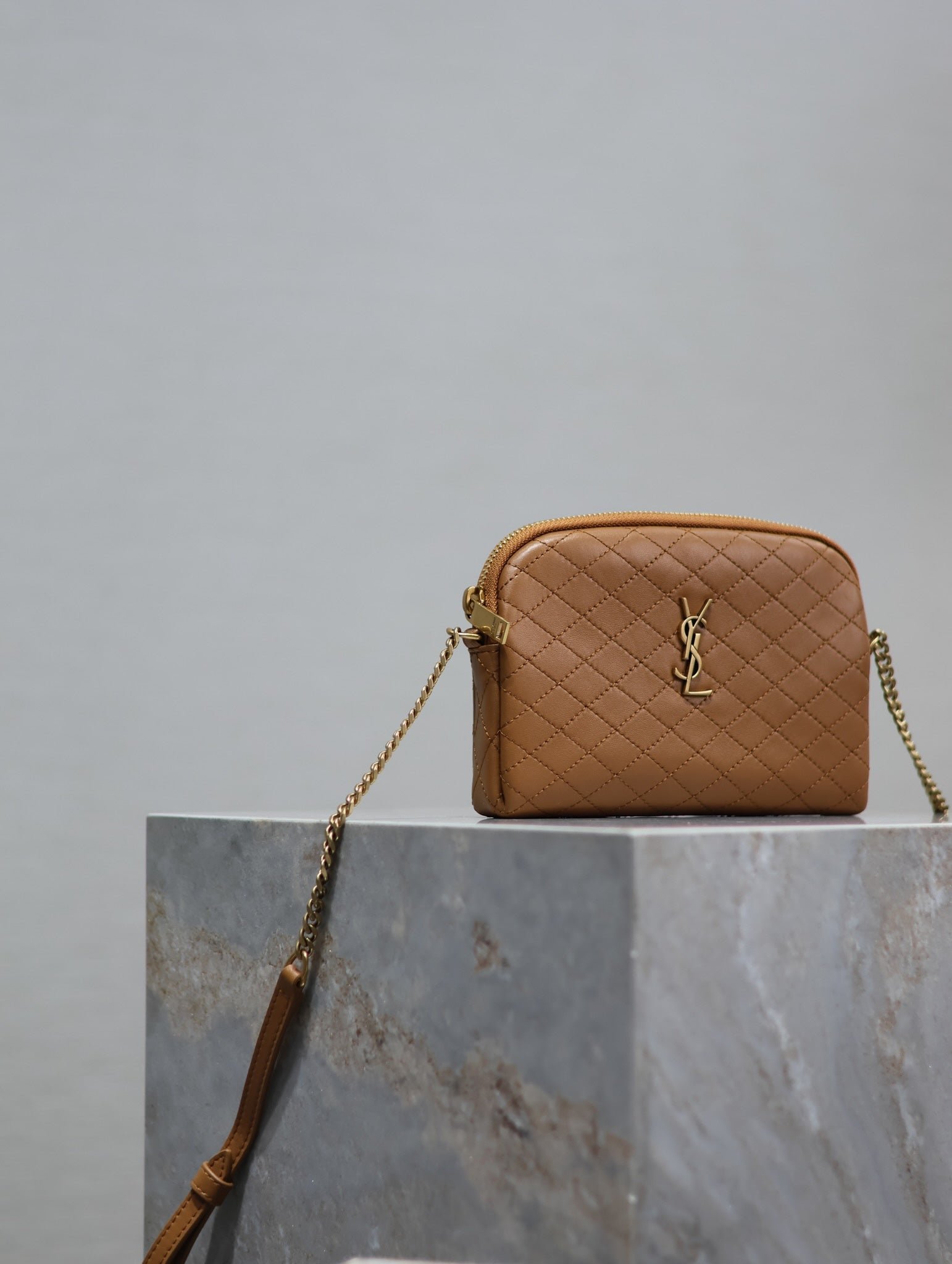 {Style No: V64993OZ} GABY ZIPPED POUCH 19 IN CARAMEL BROWN QUILTED LAMBSKIN GOLD HARDWARE - Image 8