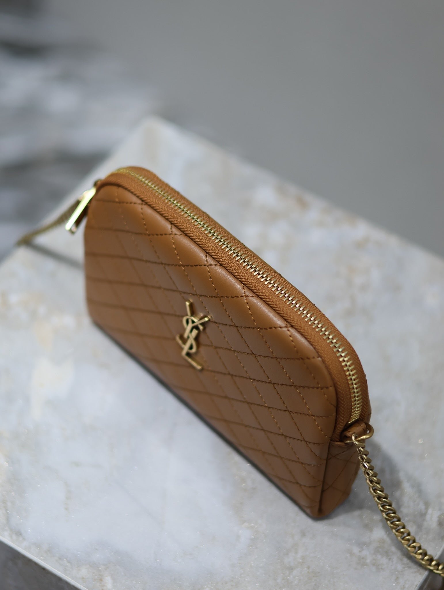 {Style No: V64993OZ} GABY ZIPPED POUCH 19 IN CARAMEL BROWN QUILTED LAMBSKIN GOLD HARDWARE - Image 9