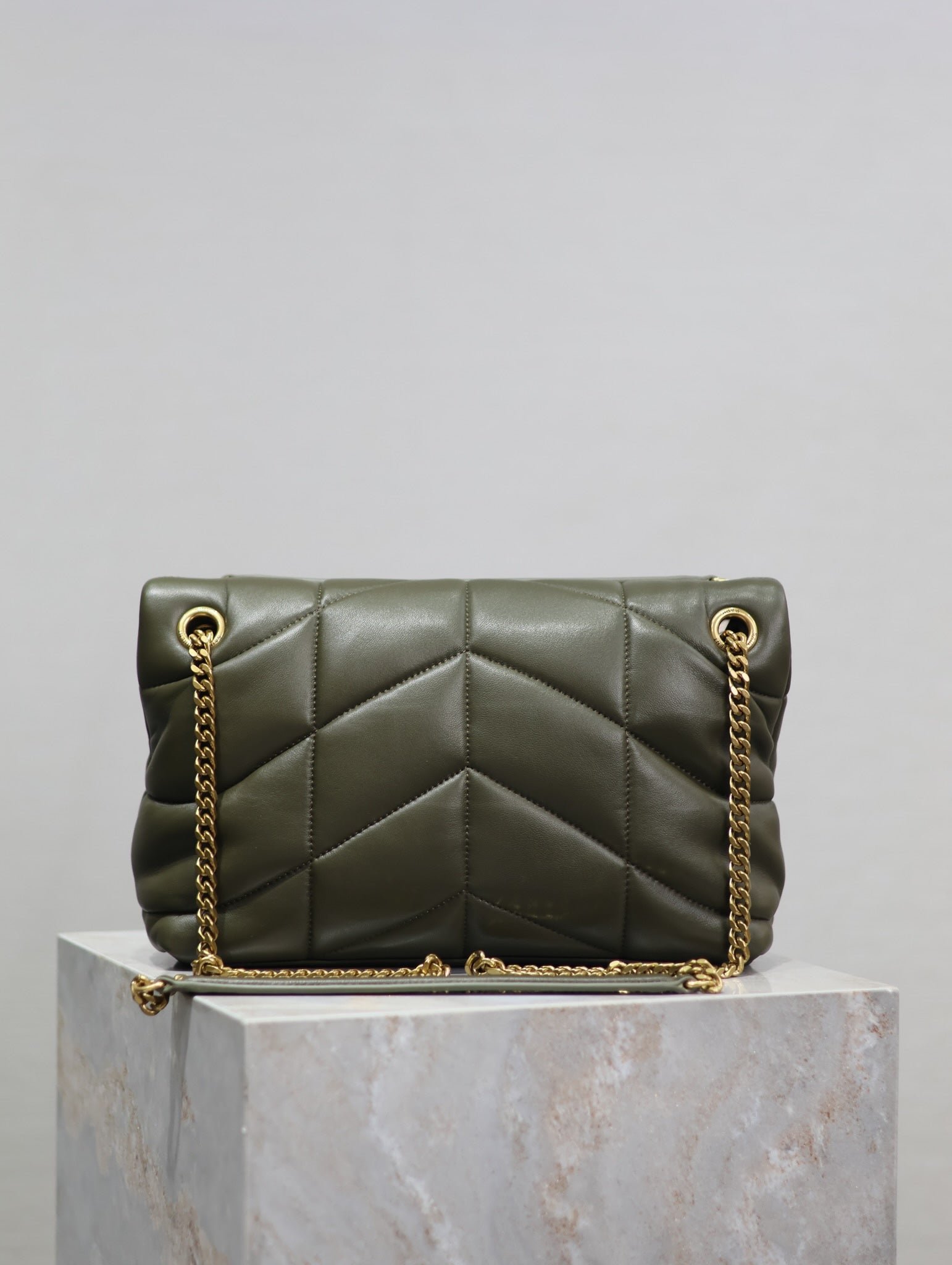 {Style No: S8VYD8KH} YSL 25S LOULOU PUFFER MM 29 IN DARK OLIVE CALFSKIN GOLD HARDWARE - Image 2