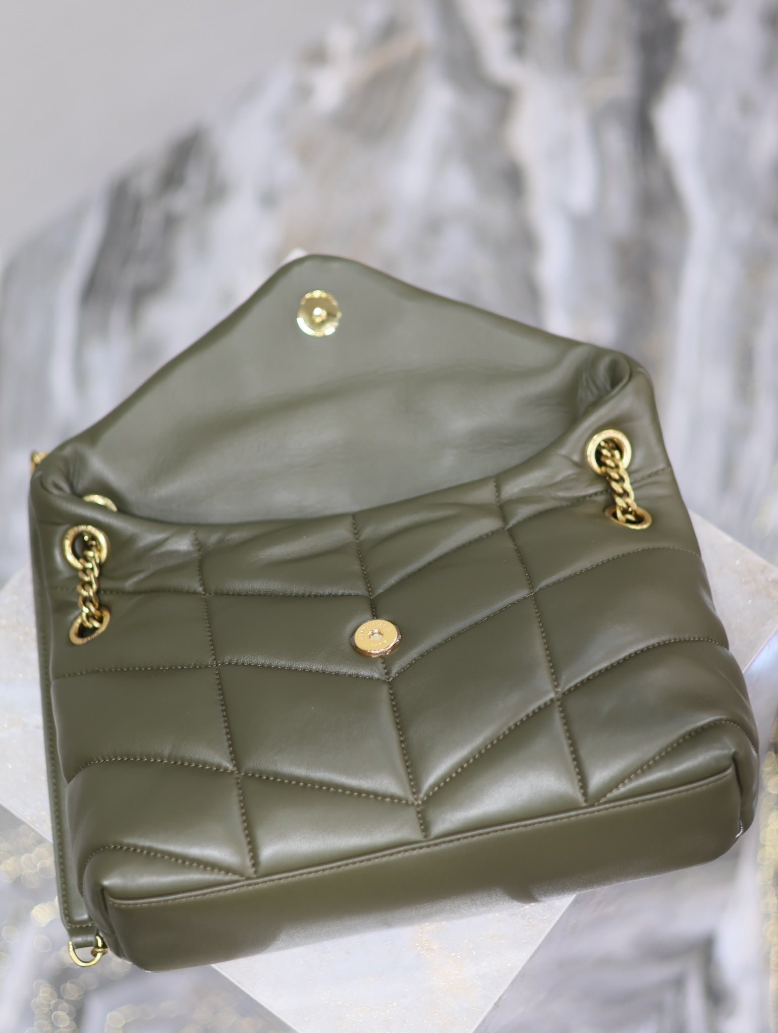{Style No: S8VYD8KH} YSL 25S LOULOU PUFFER MM 29 IN DARK OLIVE CALFSKIN GOLD HARDWARE - Image 5
