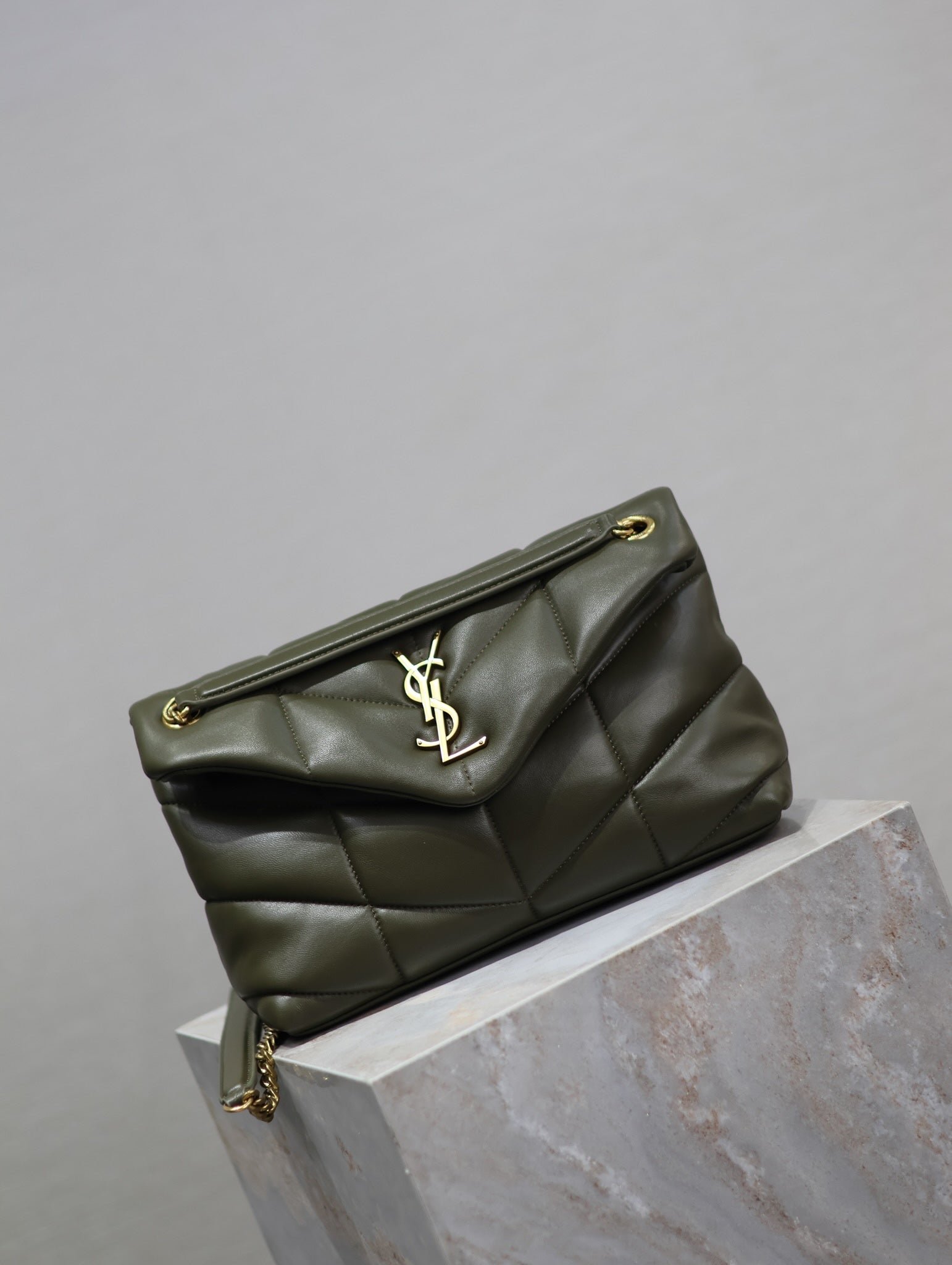 {Style No: S8VYD8KH} YSL 25S LOULOU PUFFER MM 29 IN DARK OLIVE CALFSKIN GOLD HARDWARE - Image 6