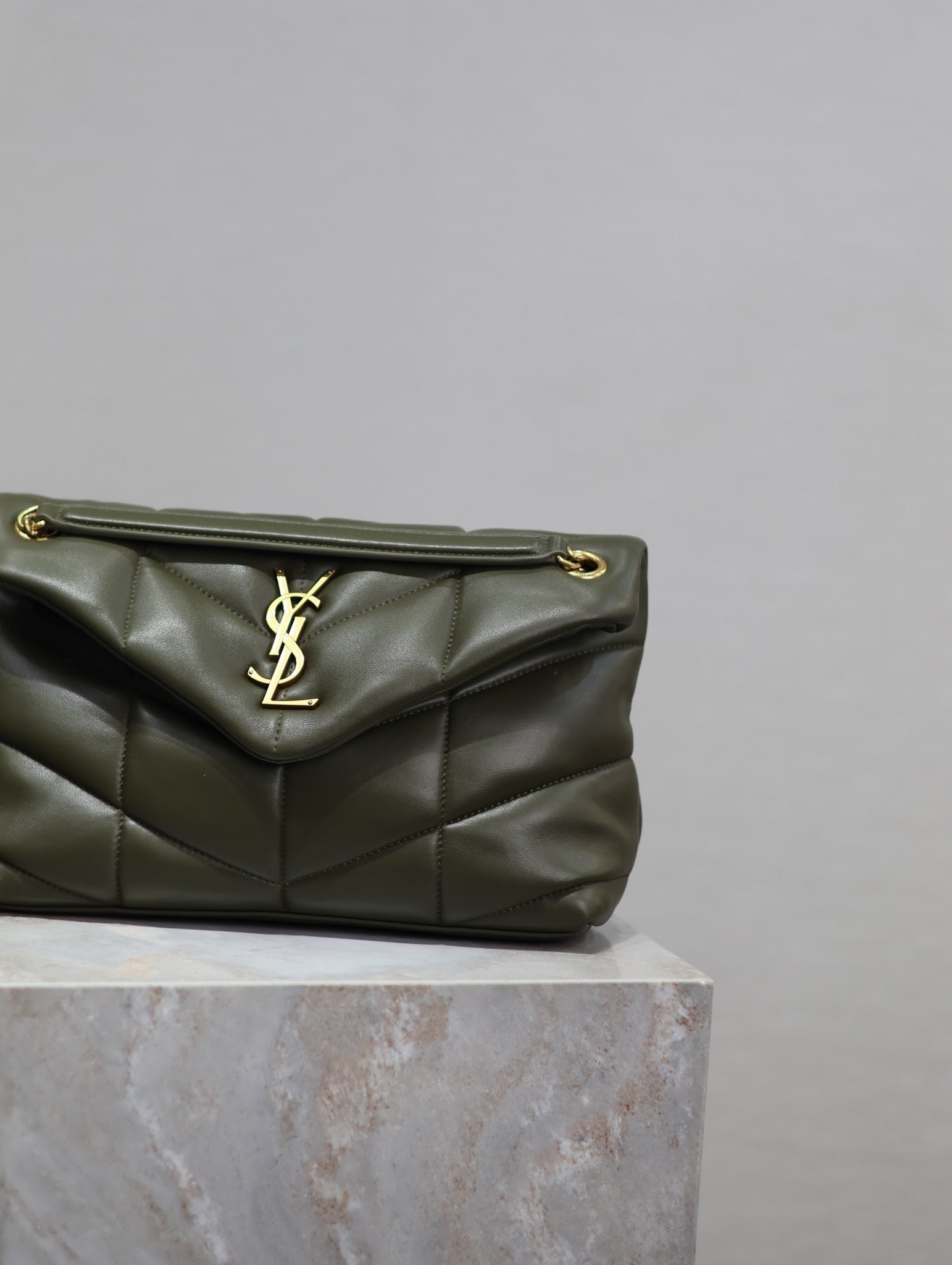 {Style No: S8VYD8KH} YSL 25S LOULOU PUFFER MM 29 IN DARK OLIVE CALFSKIN GOLD HARDWARE - Image 3