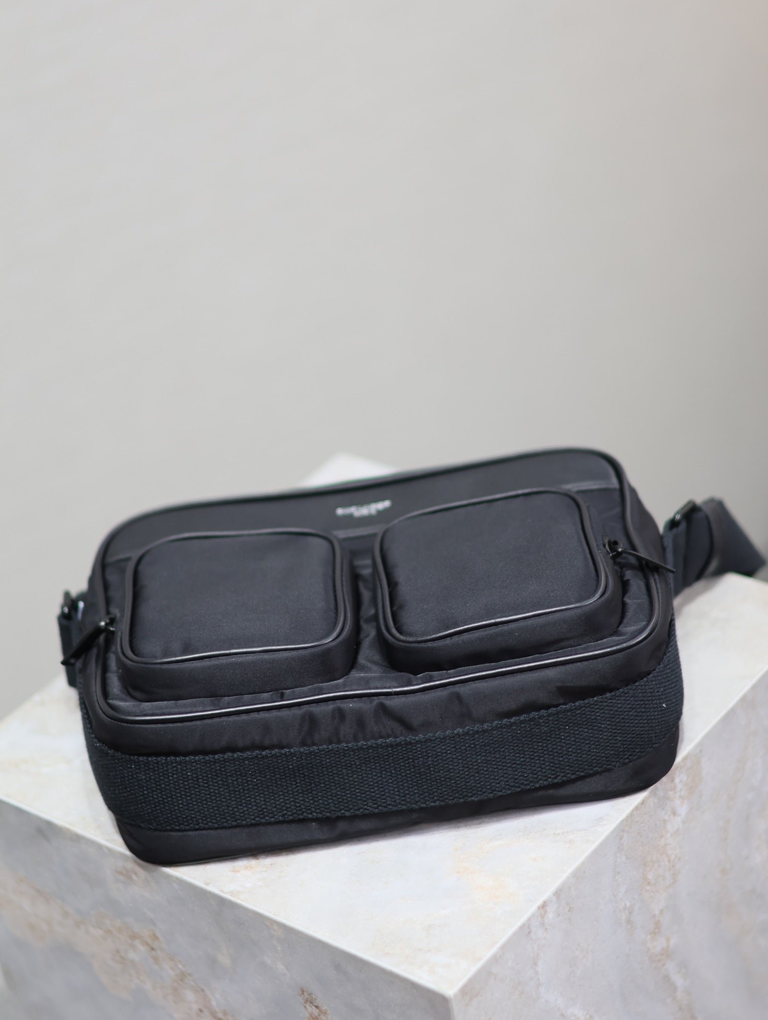 {Style No: 4GMNVCJL} CITY CAMERA BAG 24 IN BLACK ECONYL - Image 2