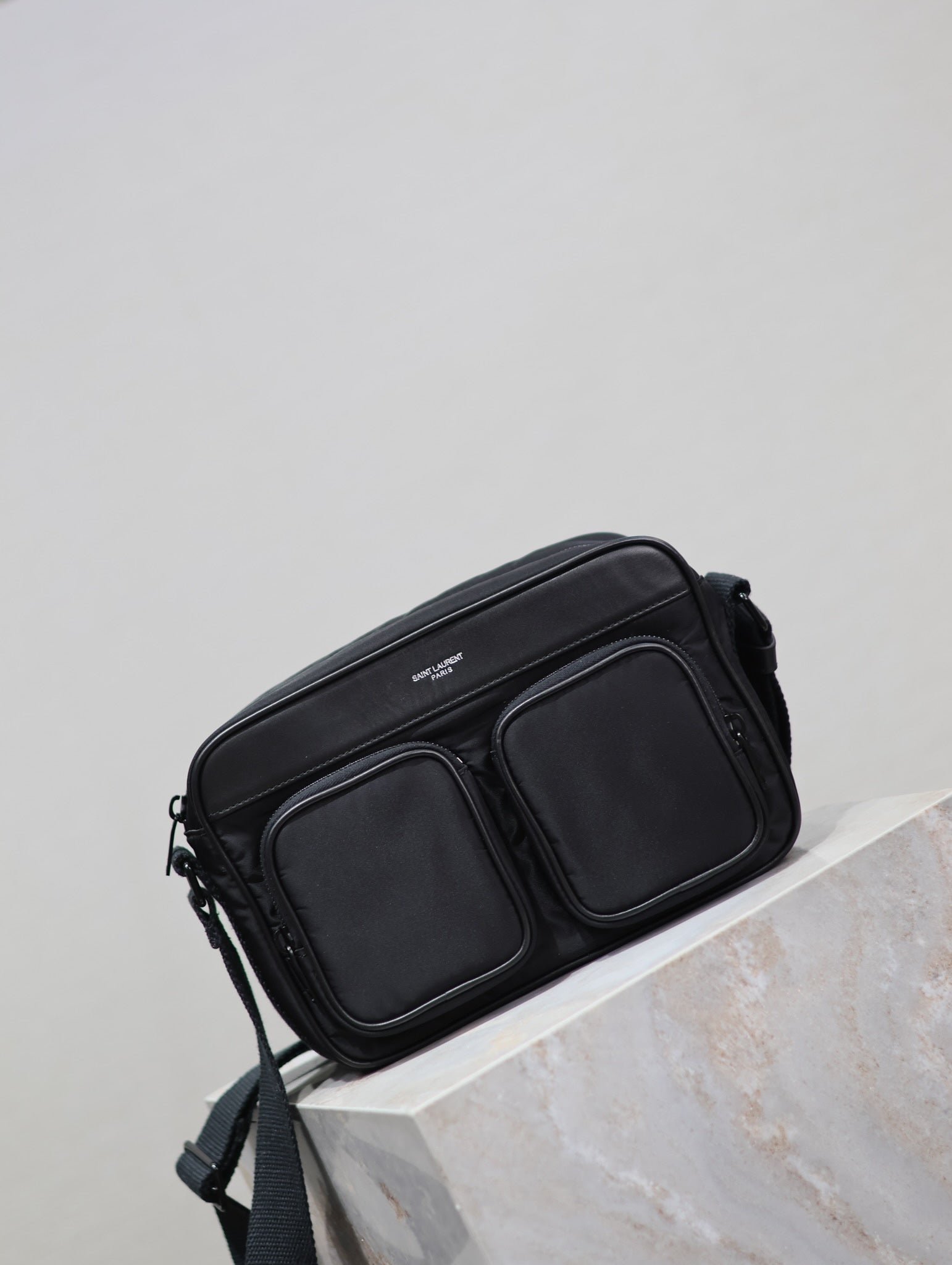 {Style No: 4GMNVCJL} CITY CAMERA BAG 24 IN BLACK ECONYL - Image 3