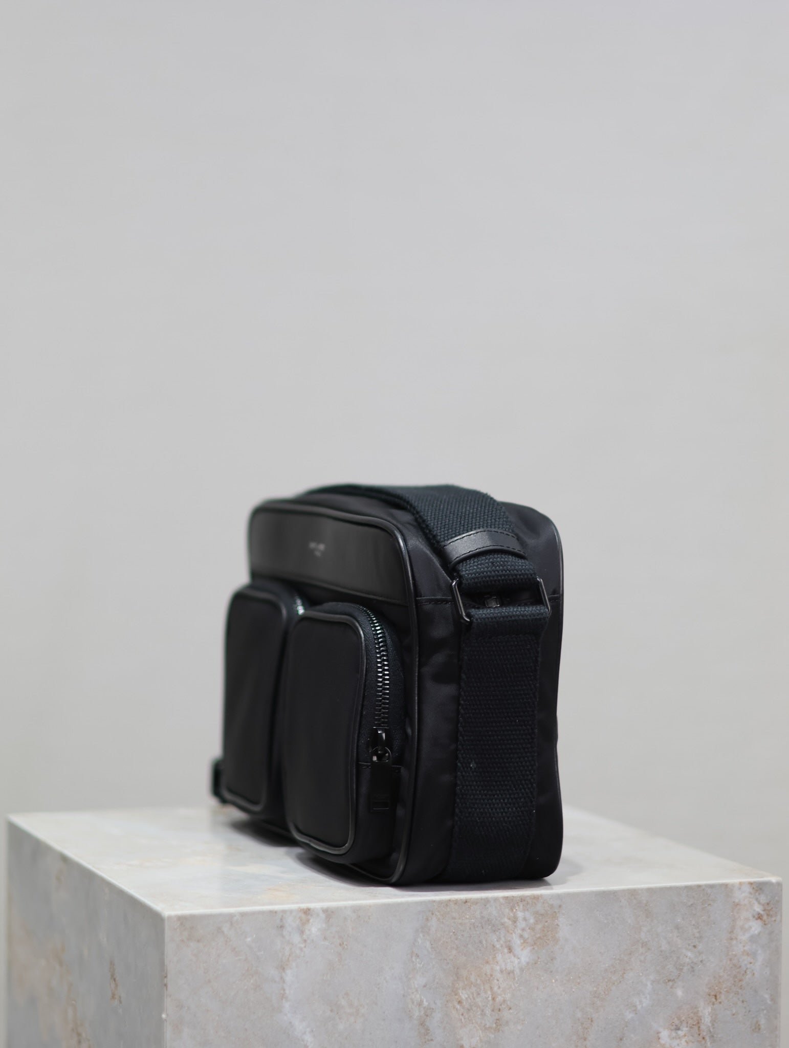 {Style No: 4GMNVCJL} CITY CAMERA BAG 24 IN BLACK ECONYL - Image 5
