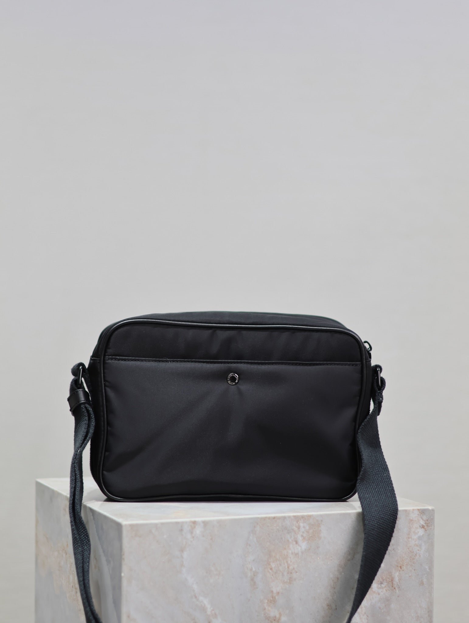 {Style No: 4GMNVCJL} CITY CAMERA BAG 24 IN BLACK ECONYL - Image 8