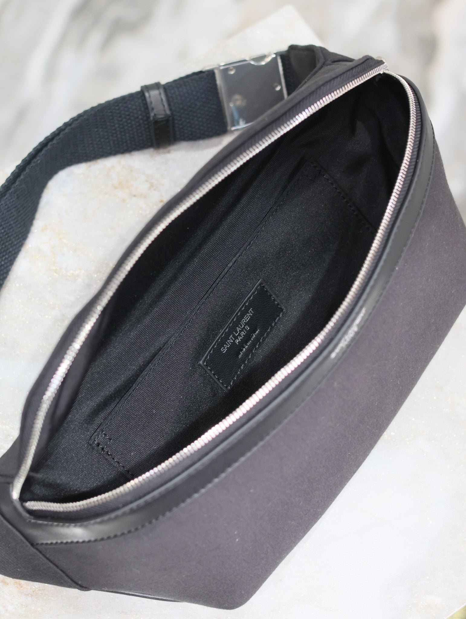 {Style No: UTEUC5ZA} YSL 25S CLASSIC CROSSBODY BAG 26 IN BLACK CANVAS SILVER HARDWARE - Image 4