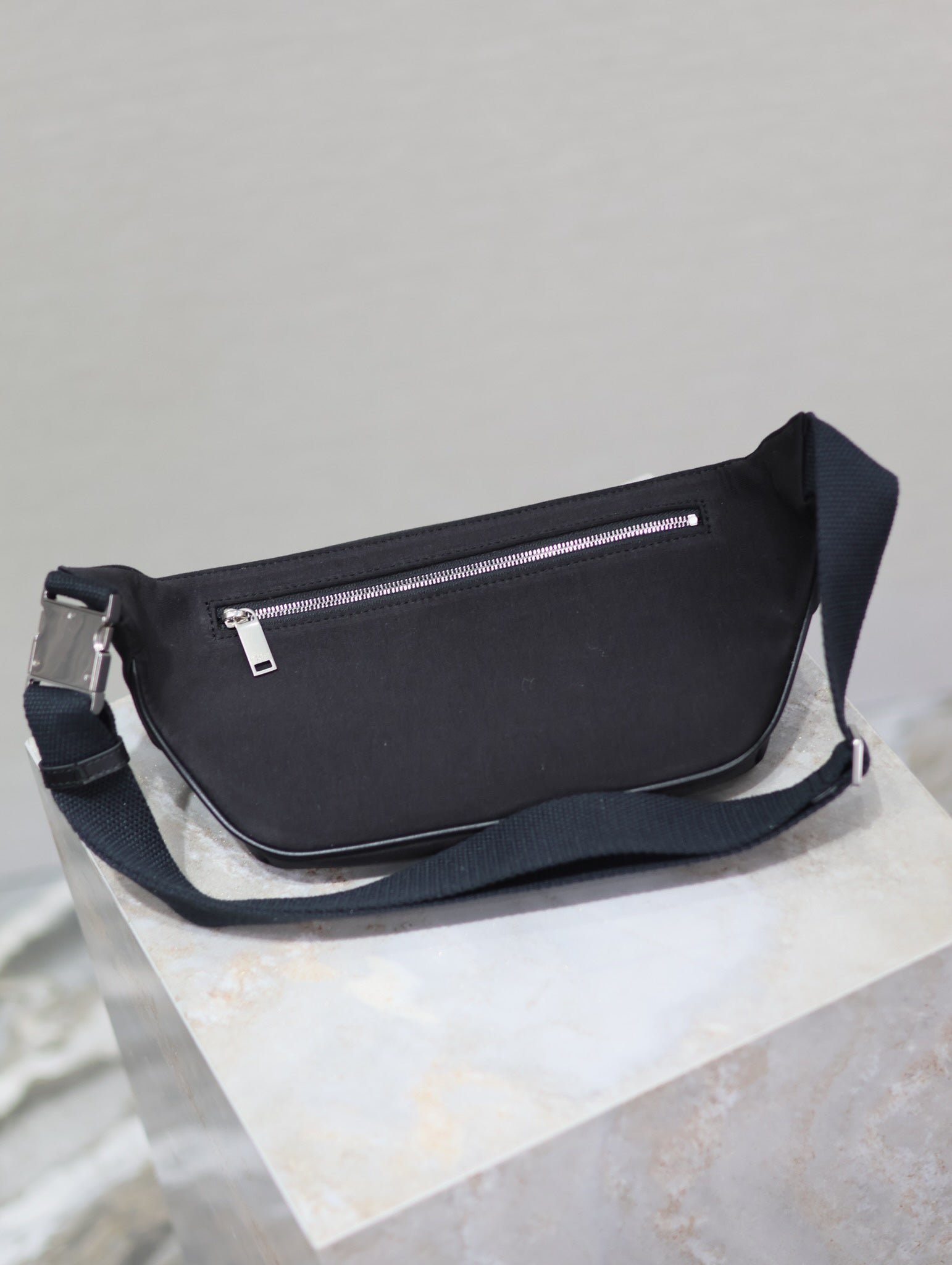 {Style No: C36WQQ96} YSL 25S CLASSIC CROSSBODY BAG 26 IN BLACK CANVAS SILVER HARDWRE - Image 2