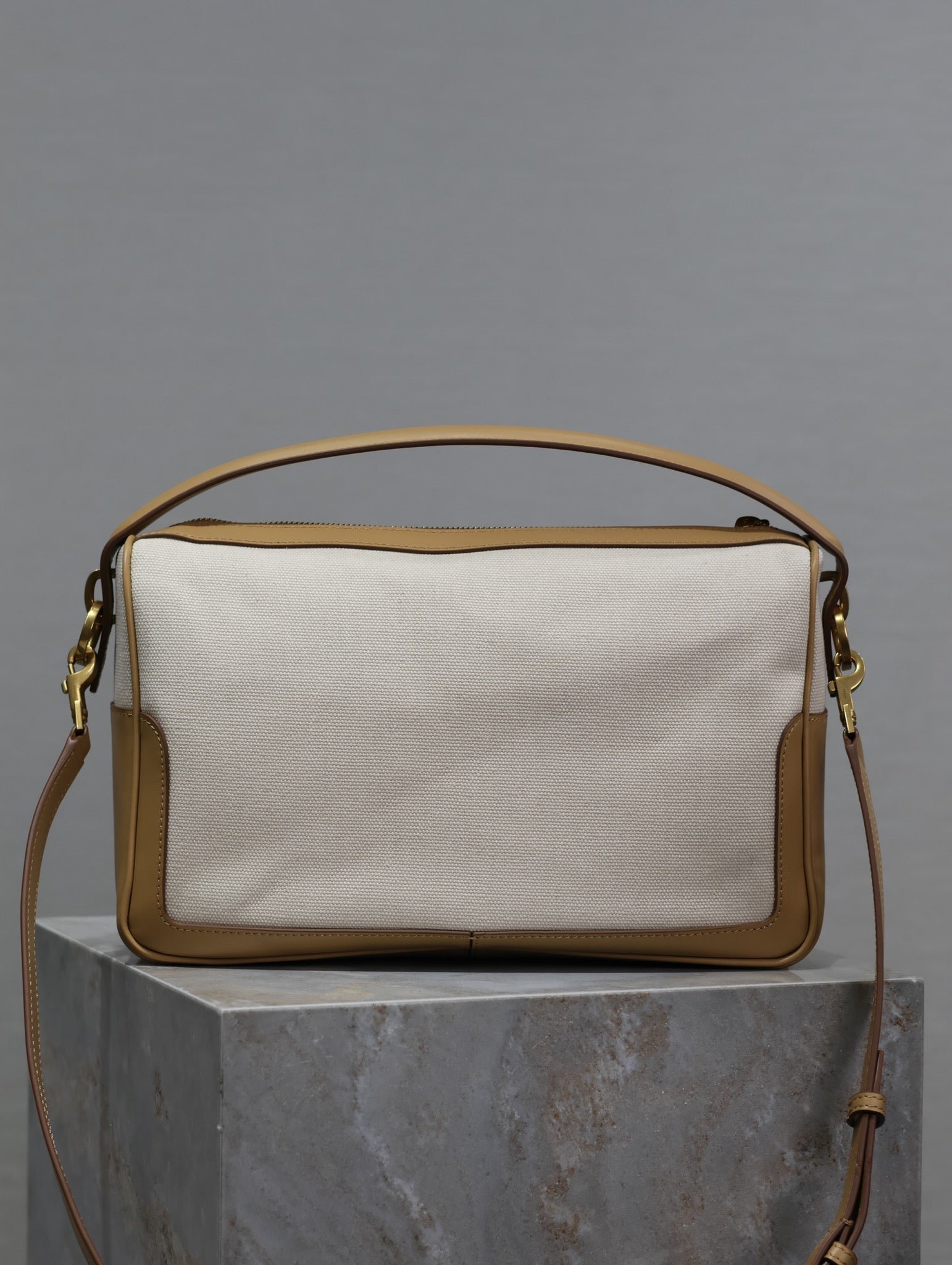 {Style No: 1UEUE77T} CAMERA SUPPLE BAG 28 IN WHITE CANVAS AND BROWN CALFSKIN TRIM - Image 5