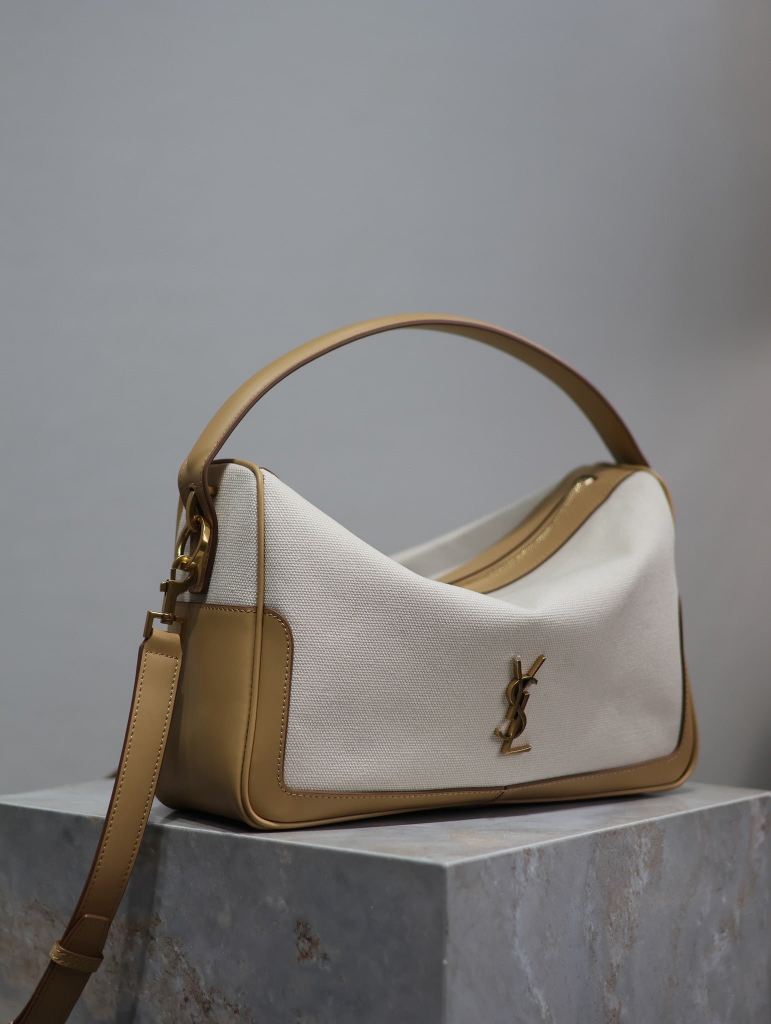 {Style No: 1UEUE77T} CAMERA SUPPLE BAG 28 IN WHITE CANVAS AND BROWN CALFSKIN TRIM - Image 2