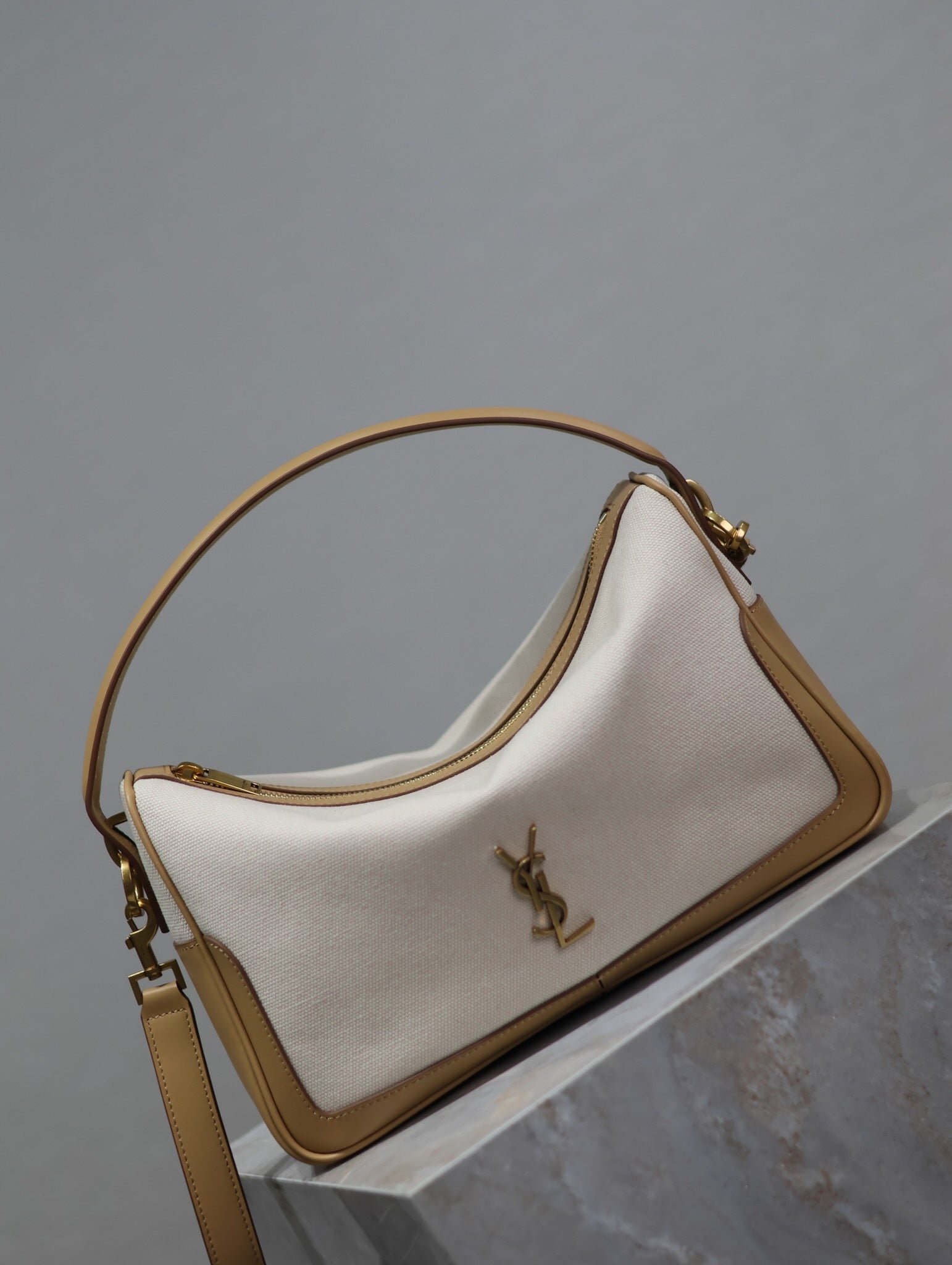 {Style No: 1UEUE77T} CAMERA SUPPLE BAG 28 IN WHITE CANVAS AND BROWN CALFSKIN TRIM - Image 7