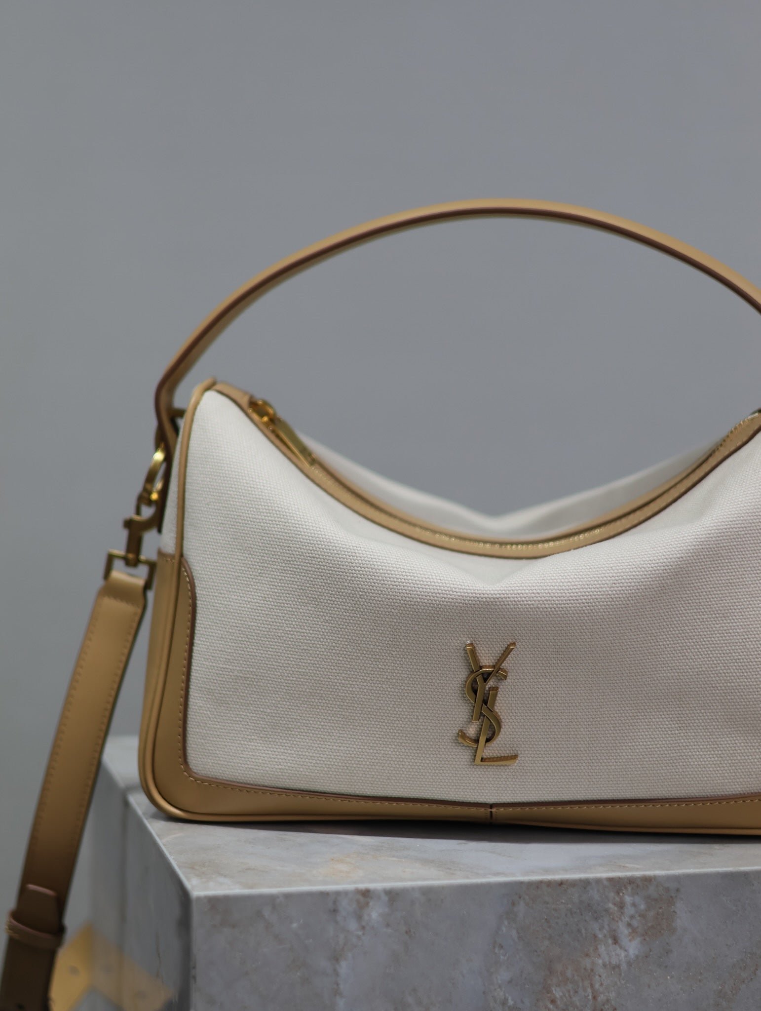 {Style No: 1UEUE77T} CAMERA SUPPLE BAG 28 IN WHITE CANVAS AND BROWN CALFSKIN TRIM - Image 8