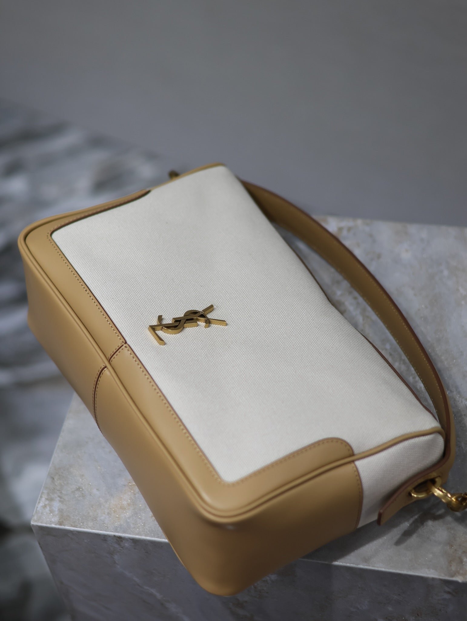 {Style No: 1UEUE77T} CAMERA SUPPLE BAG 28 IN WHITE CANVAS AND BROWN CALFSKIN TRIM - Image 9