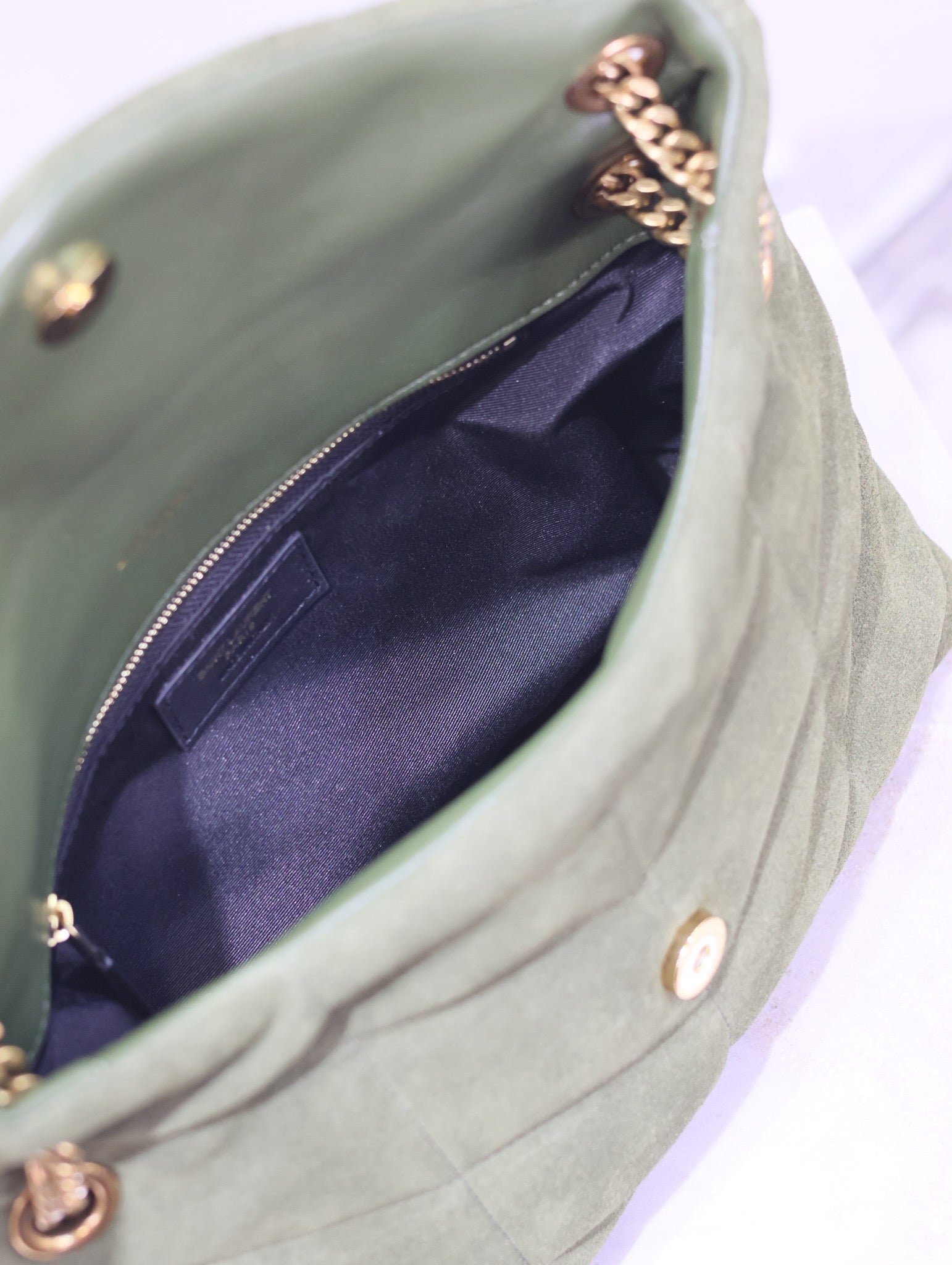 {Style No: Q92TW67B} YSL 25S LOULOU PUFFER MM 29 IN GREEN SUEDE GOLD HARDWRE - Image 8