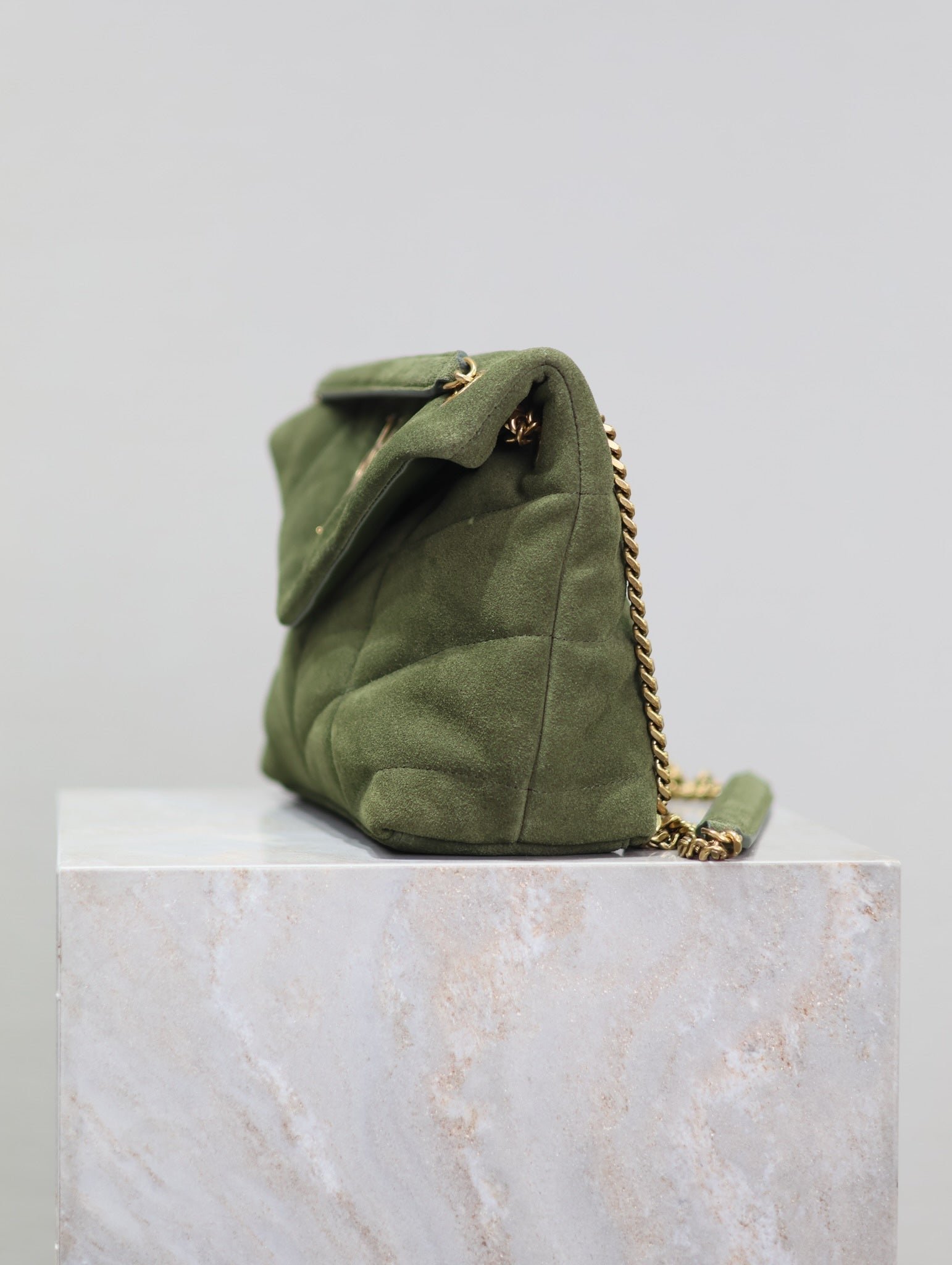 {Style No: Q92TW67B} YSL 25S LOULOU PUFFER MM 29 IN GREEN SUEDE GOLD HARDWRE - Image 7