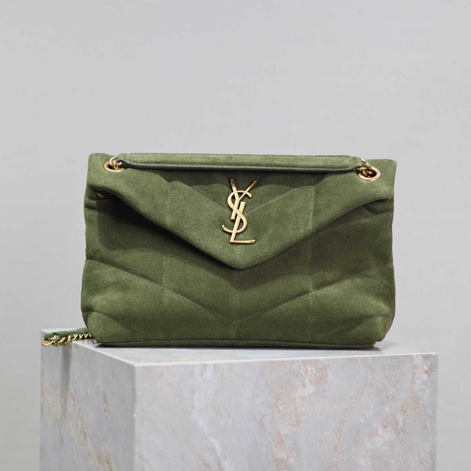 {Style No: Q92TW67B} YSL 25S LOULOU PUFFER MM 29 IN GREEN SUEDE GOLD HARDWRE