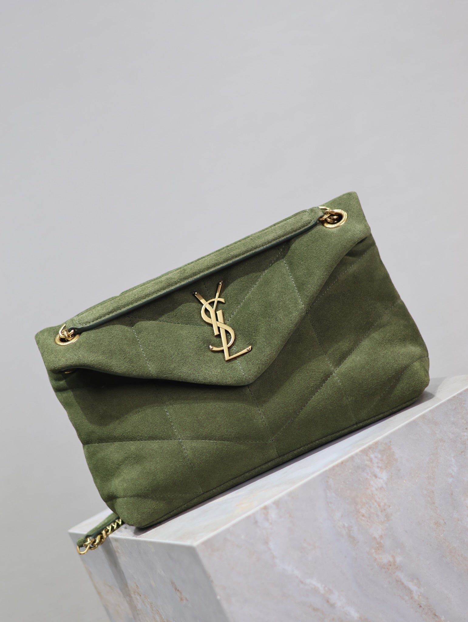{Style No: Q92TW67B} YSL 25S LOULOU PUFFER MM 29 IN GREEN SUEDE GOLD HARDWRE - Image 6