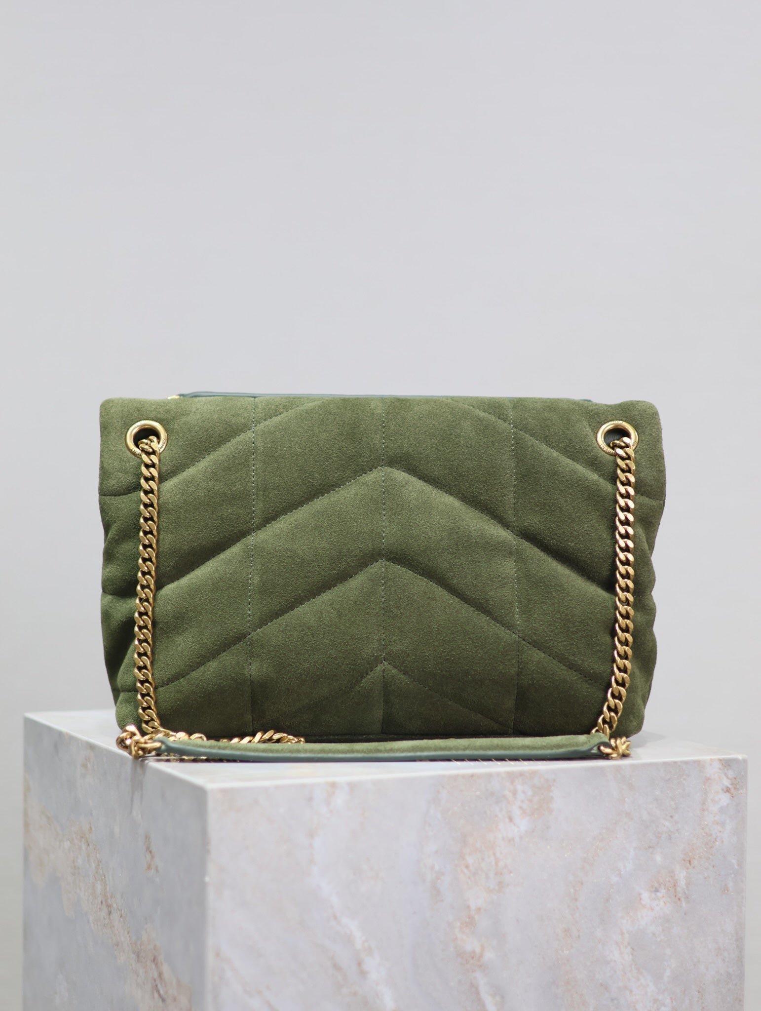 {Style No: Q92TW67B} YSL 25S LOULOU PUFFER MM 29 IN GREEN SUEDE GOLD HARDWRE - Image 2