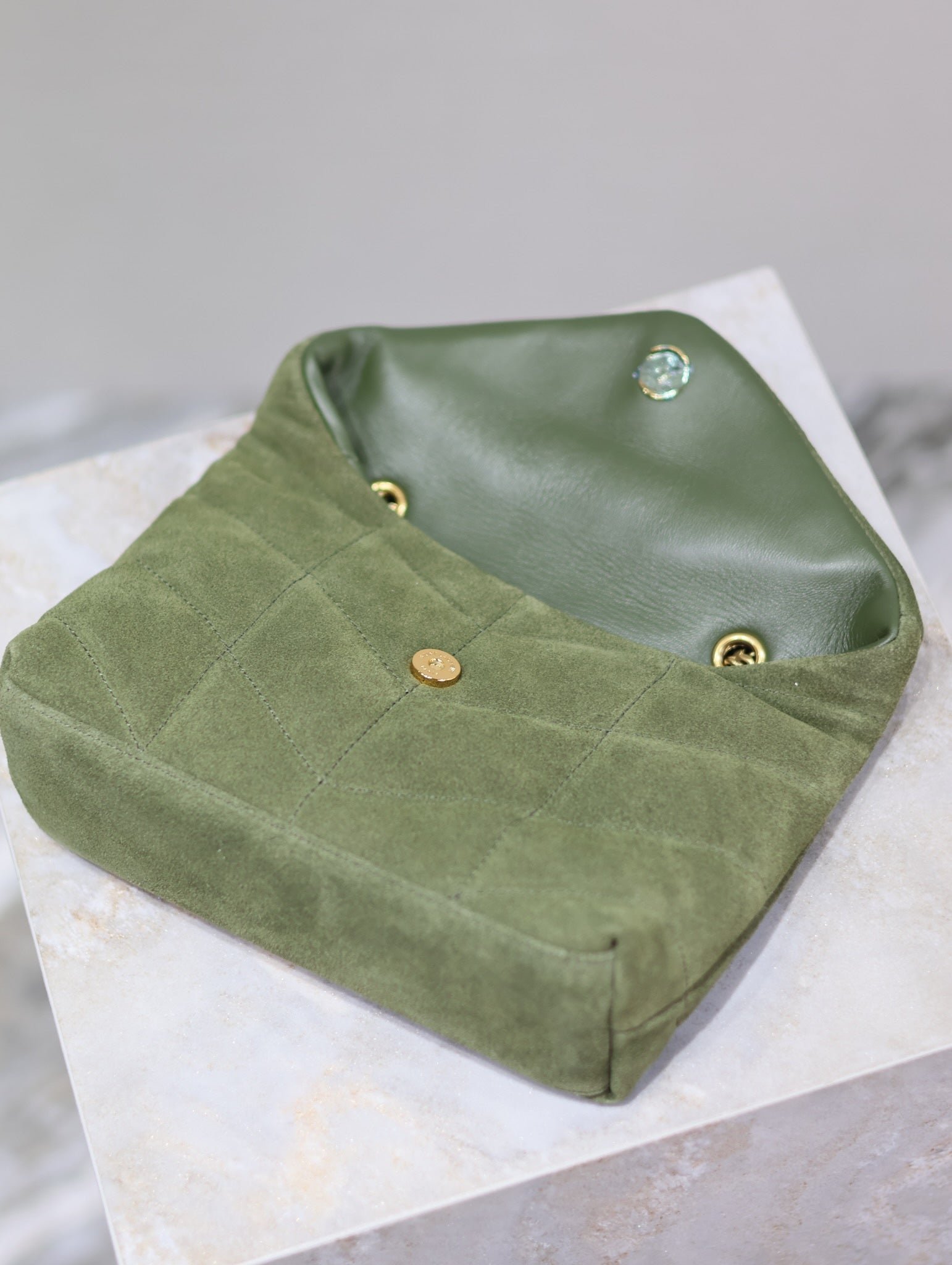 {Style No: 26GZBXE7} YSL 25S LOULOU PUFFER MINI 23 IN GREEN SUEDE GOLD HARDWARE - Image 4