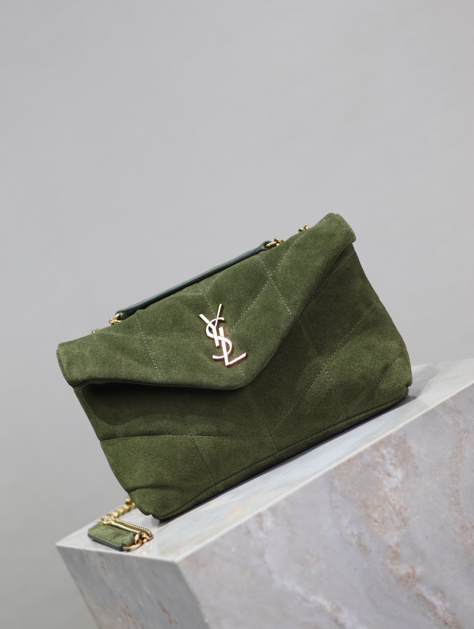 {Style No: CEXCXZR4} PUFFER TOY 23 IN PICKLE GREEN SUEDE GOLD HARDWARE - Image 7