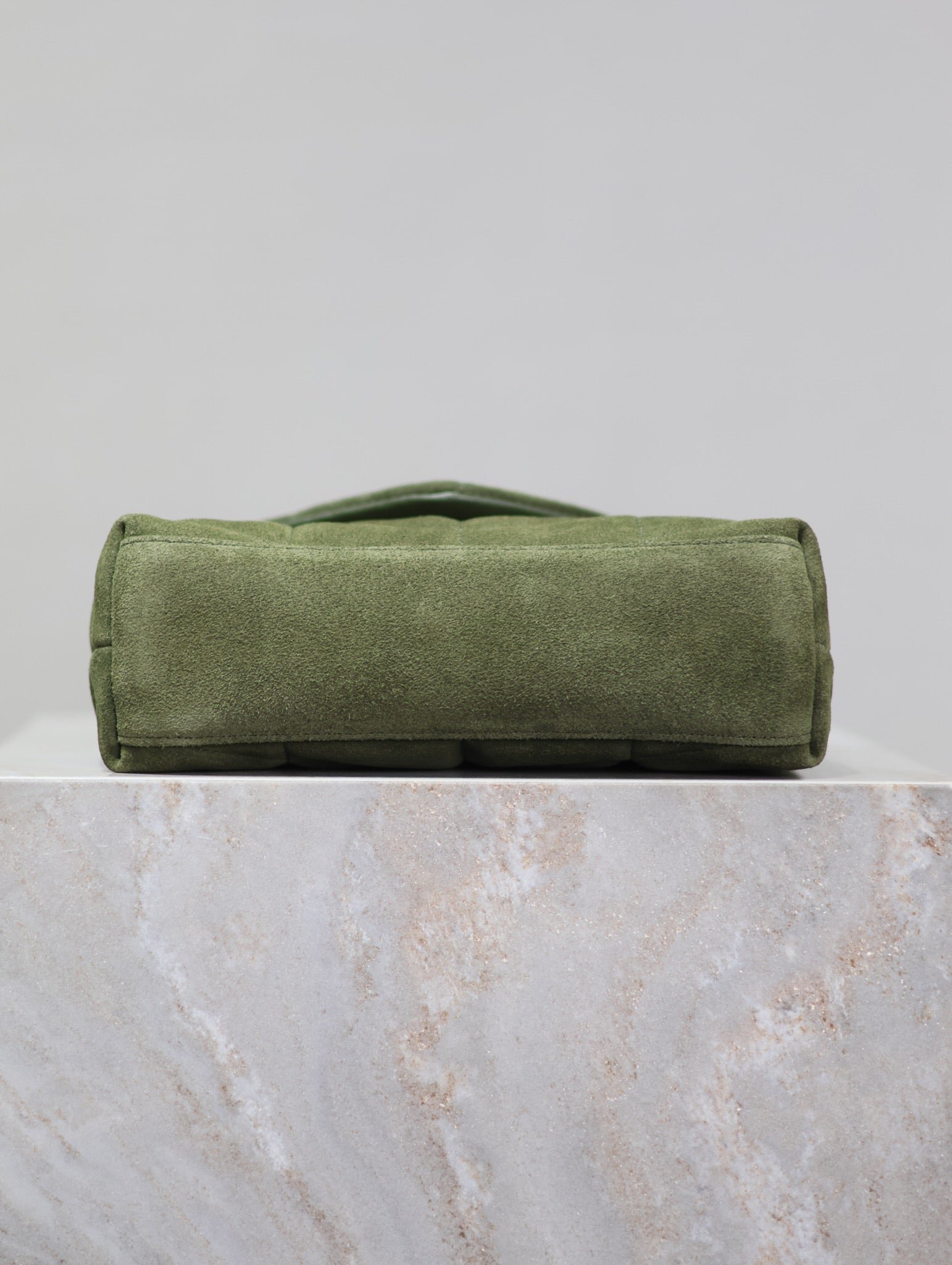 {Style No: CEXCXZR4} PUFFER TOY 23 IN PICKLE GREEN SUEDE GOLD HARDWARE - Image 8