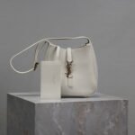 {Style No: W6LXZRGQ} YSL 25S LE 5 À 7 BAG 16 IN BLANC VINTAGE GRAINED CALFSKIN GOLD HARDWRE