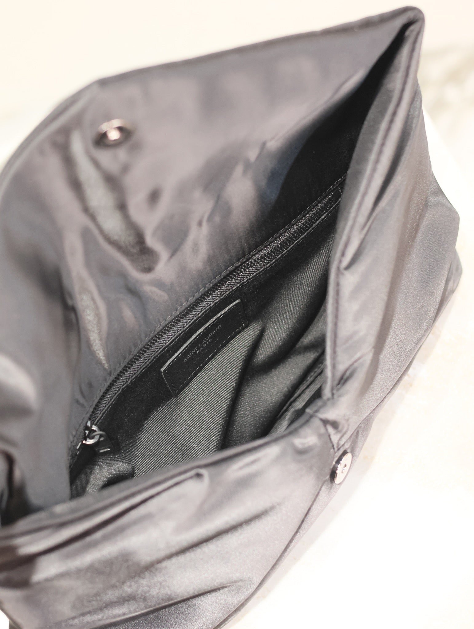 {Style No: XGI2189L} ENVELOPE CLUTCH 29 IN BLACK NYLON BLACK LOGO - Image 2