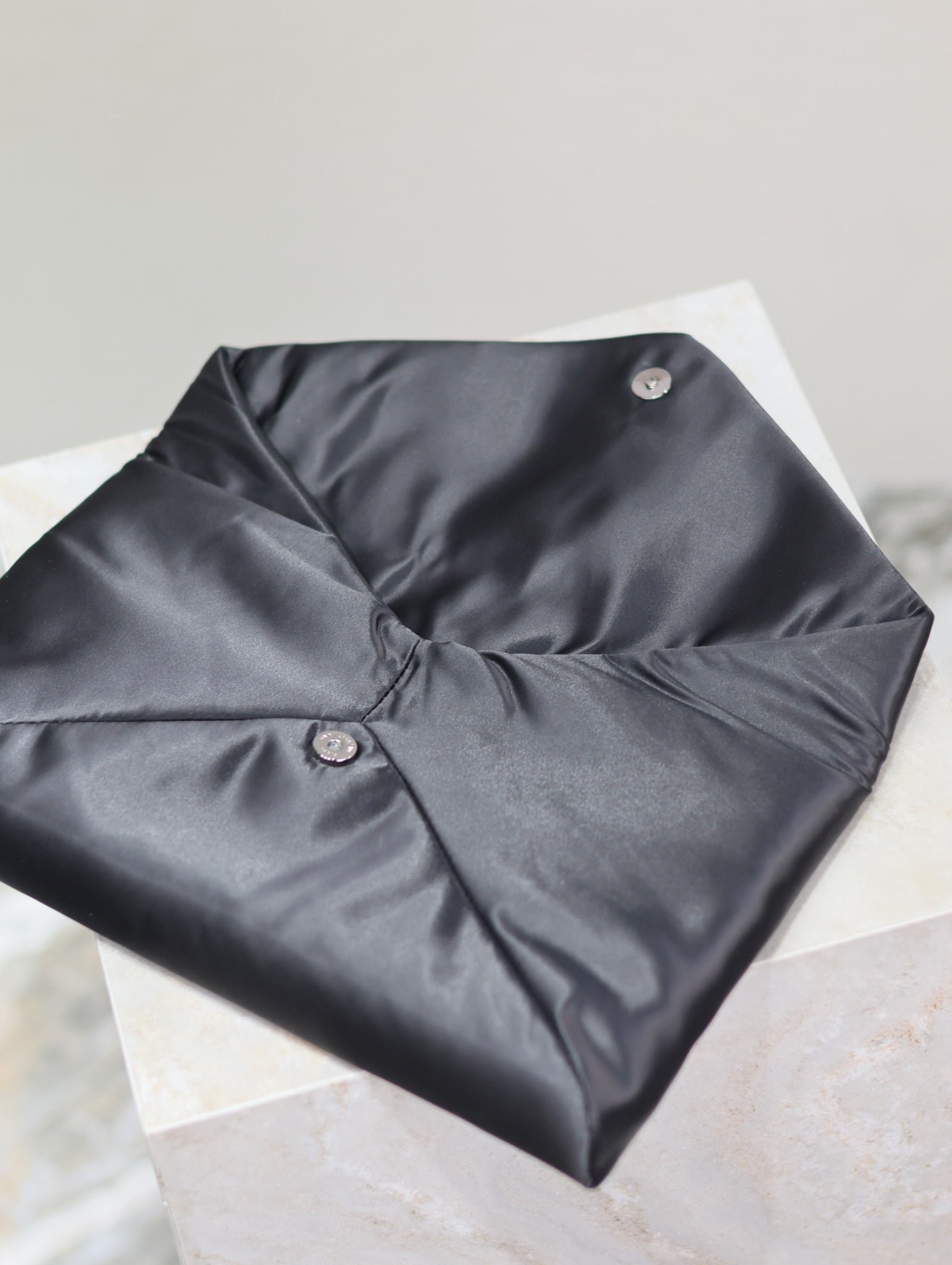 {Style No: XGI2189L} ENVELOPE CLUTCH 29 IN BLACK NYLON BLACK LOGO - Image 6