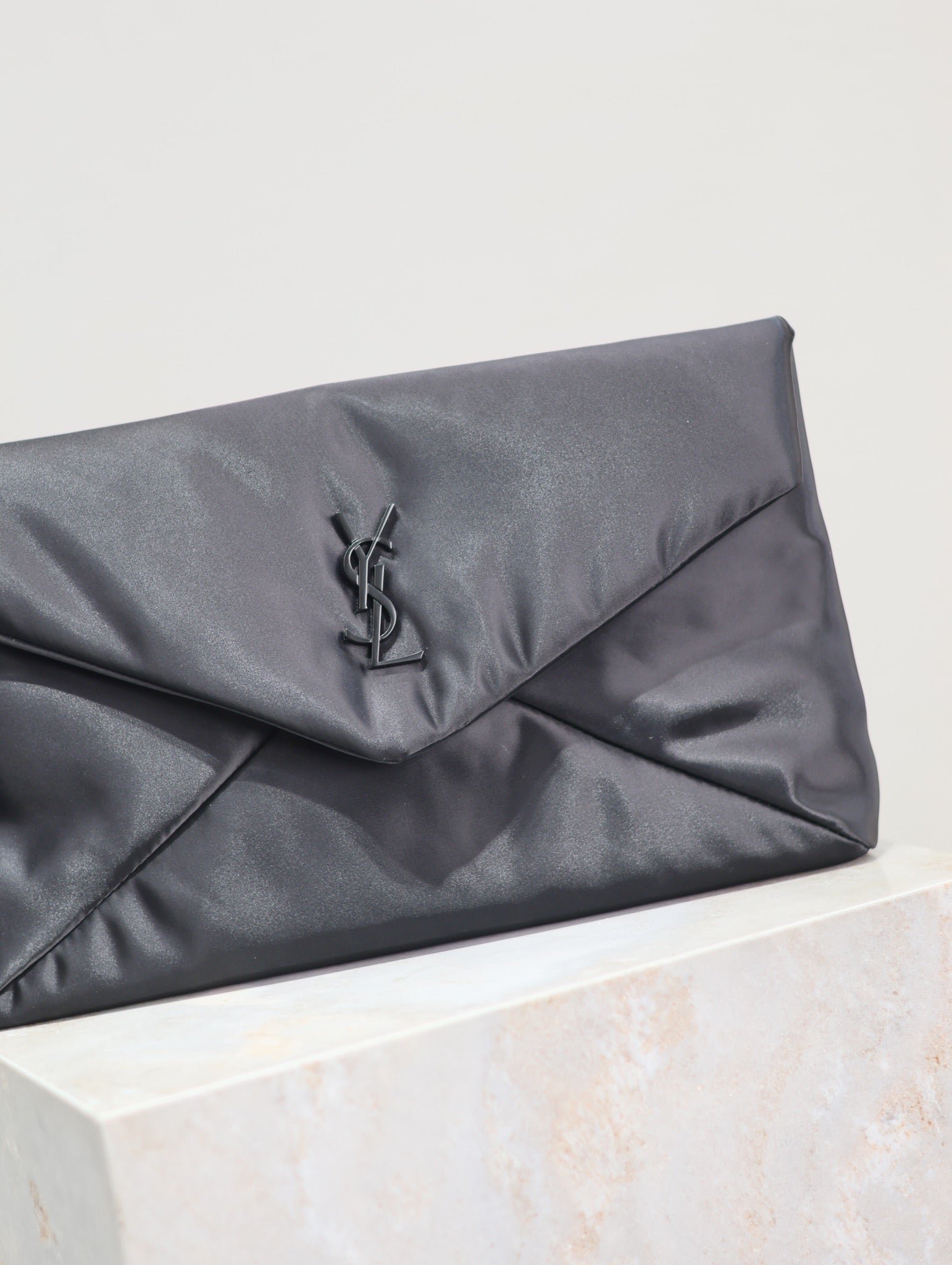 {Style No: XGI2189L} ENVELOPE CLUTCH 29 IN BLACK NYLON BLACK LOGO - Image 9